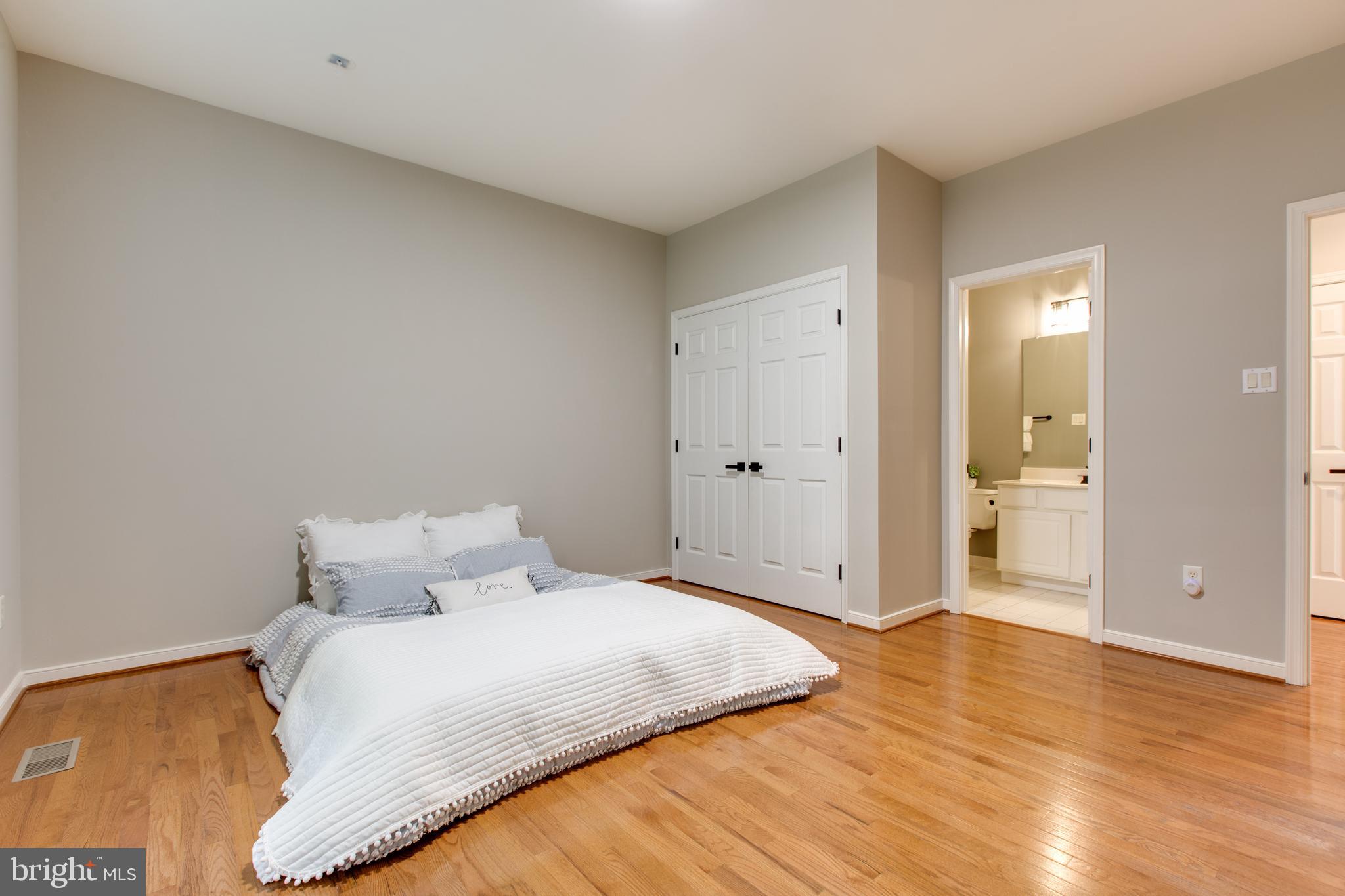 RIVER HILL - Residential