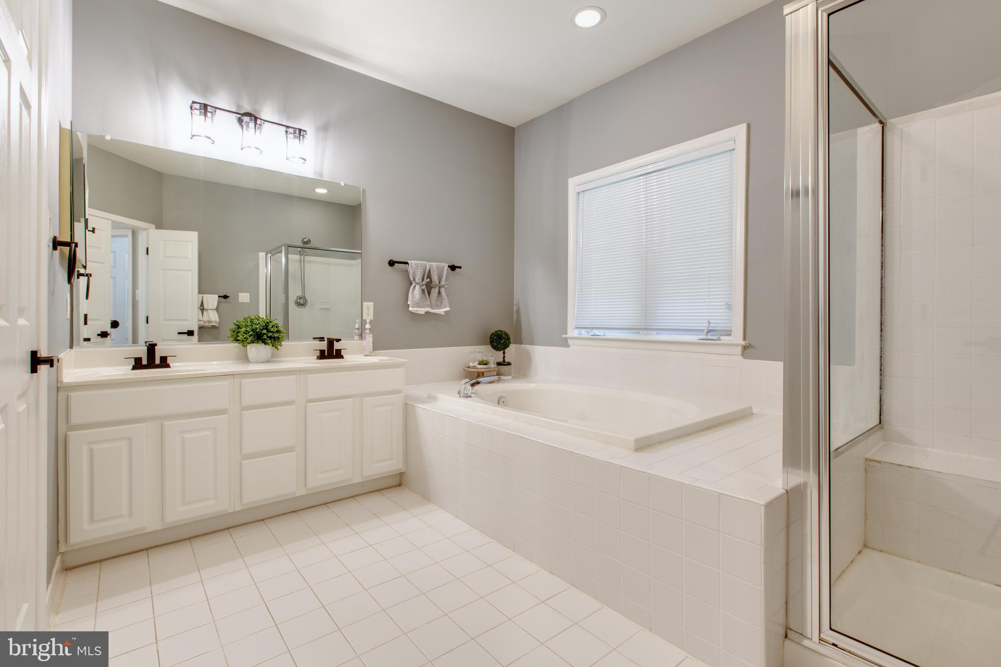 RIVER HILL - Residential