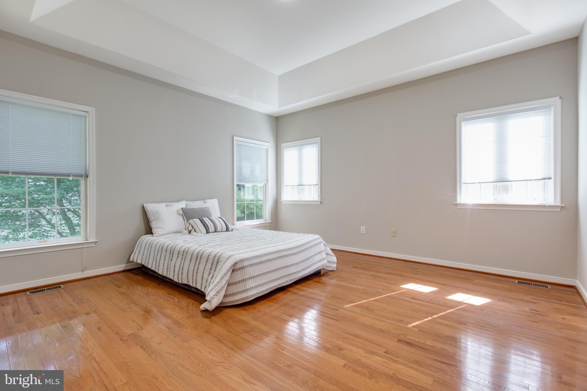 RIVER HILL - Residential