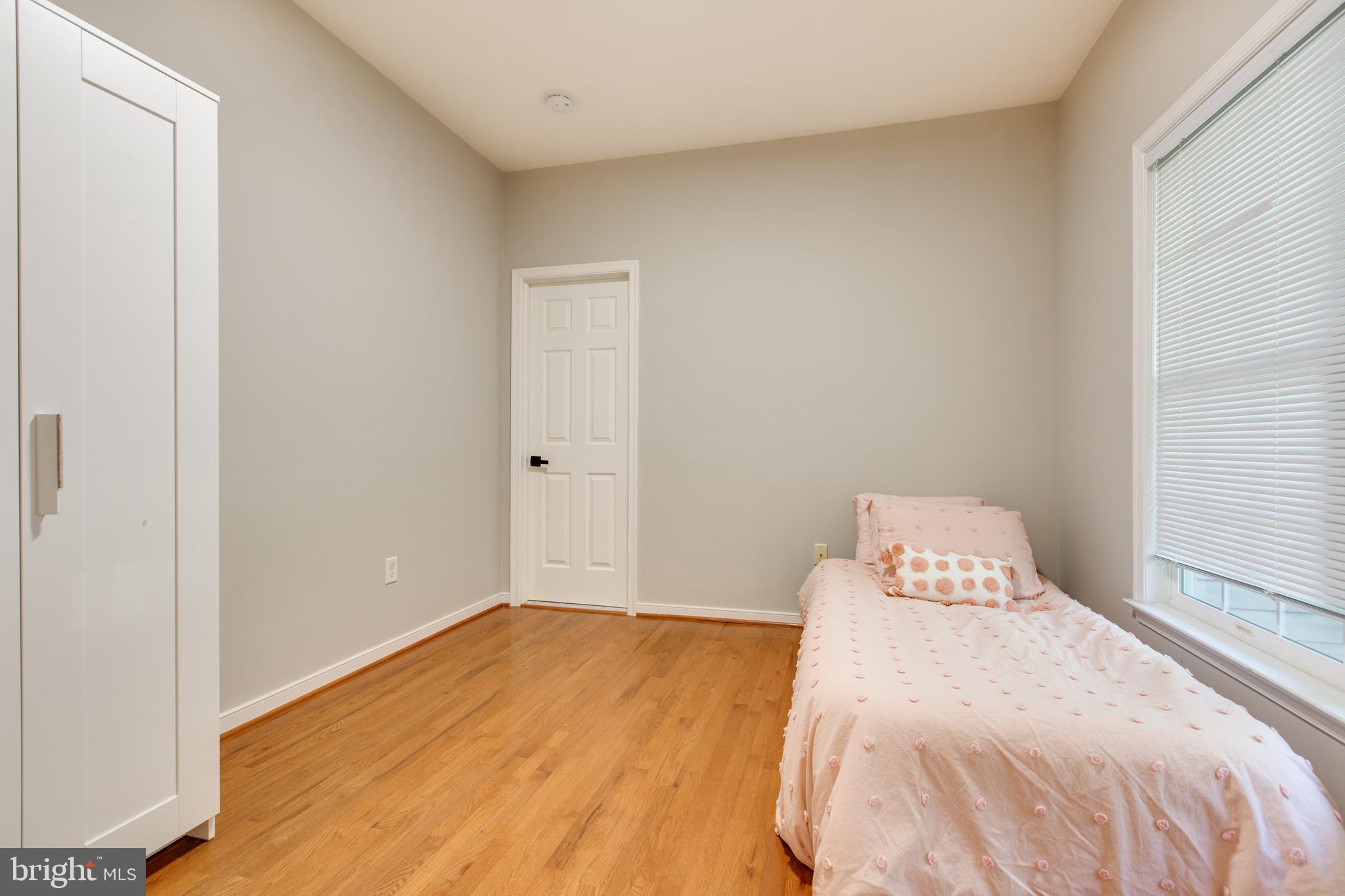 RIVER HILL - Residential