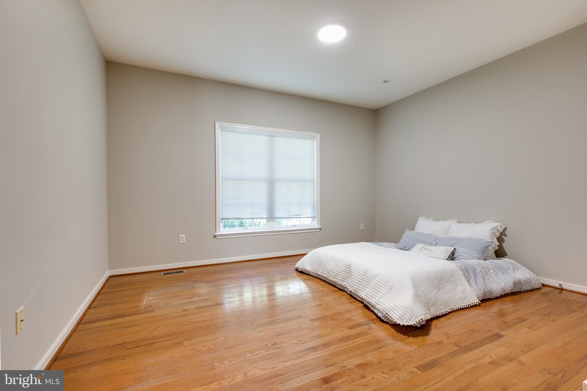 RIVER HILL - Residential