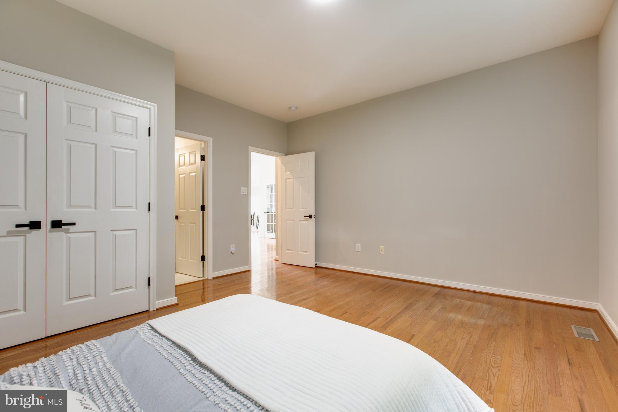 RIVER HILL - Residential