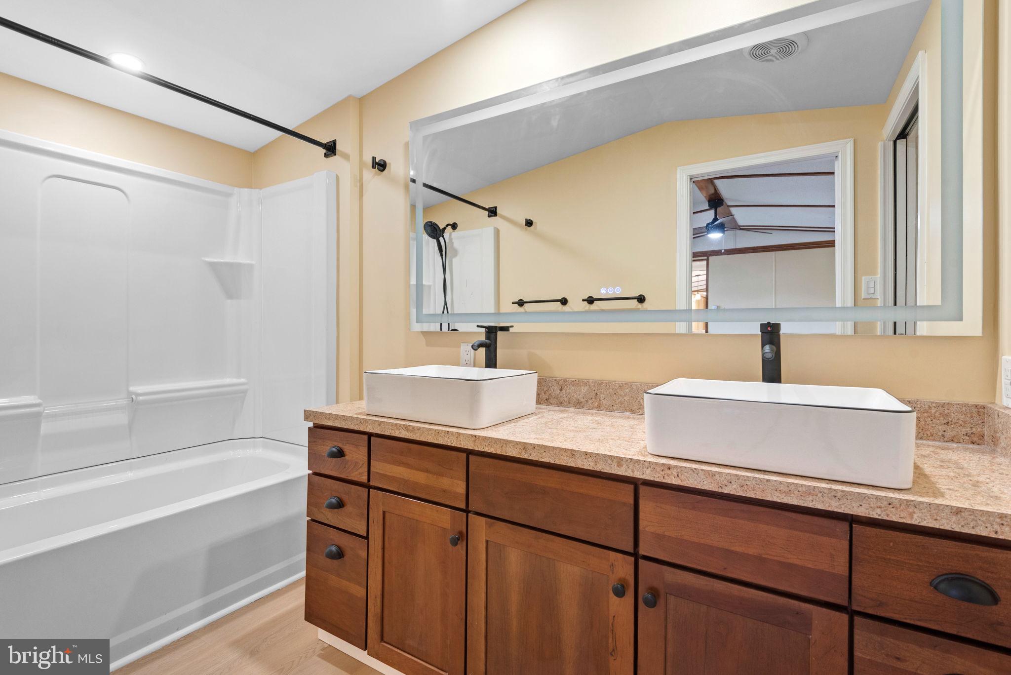 LINCOLN ESTATES - Residential