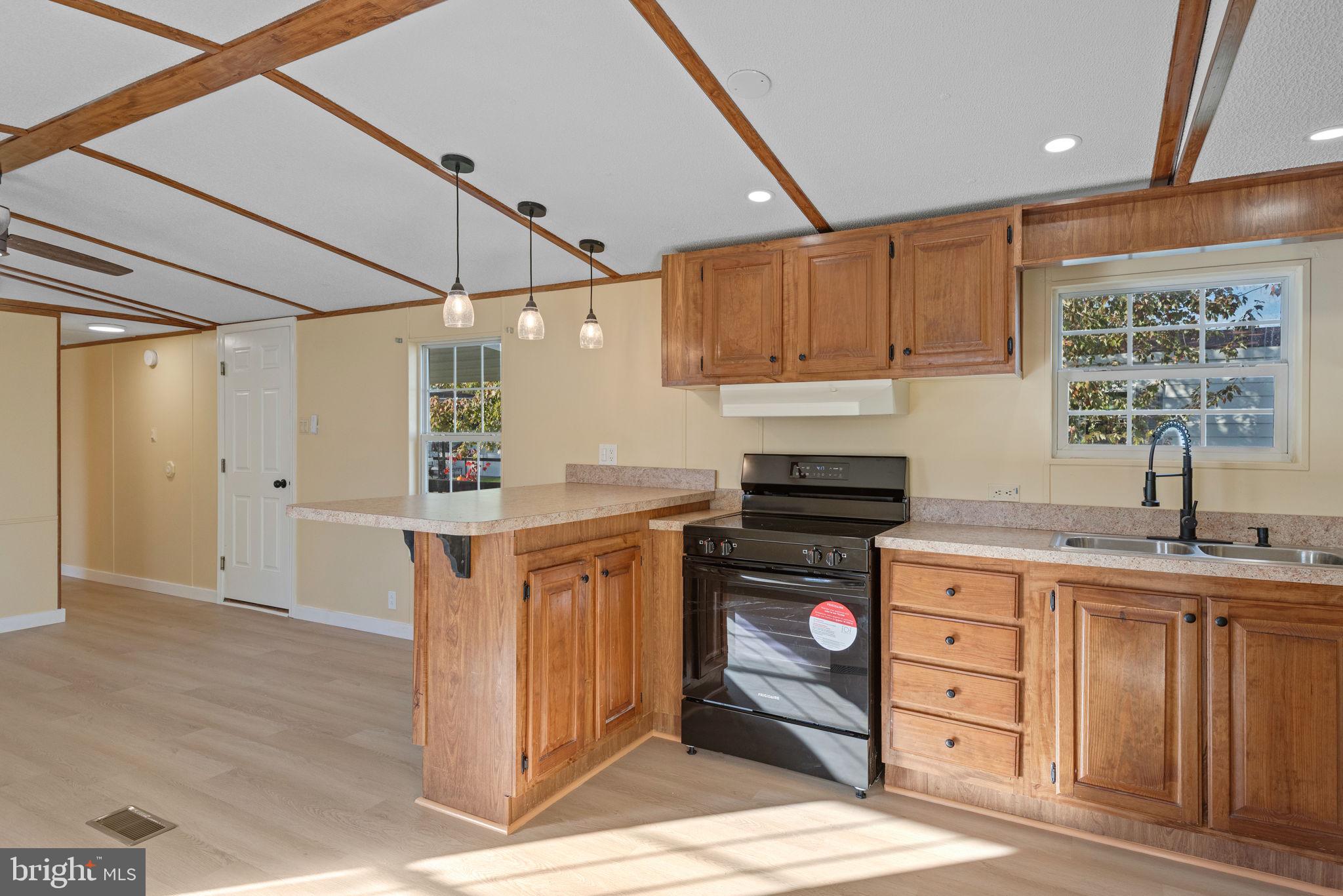 LINCOLN ESTATES - Residential