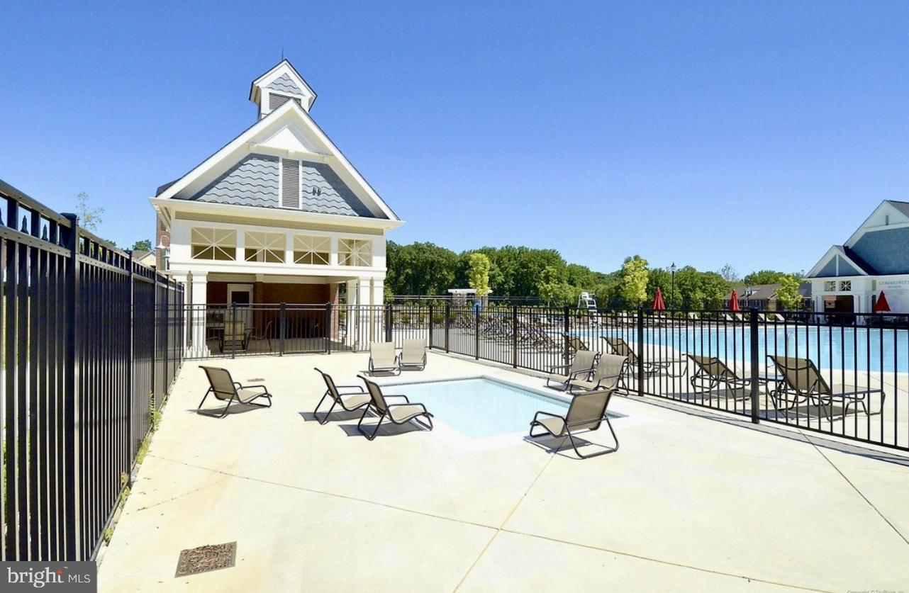 PARKLANDS AT WATKINS MILL - Residential