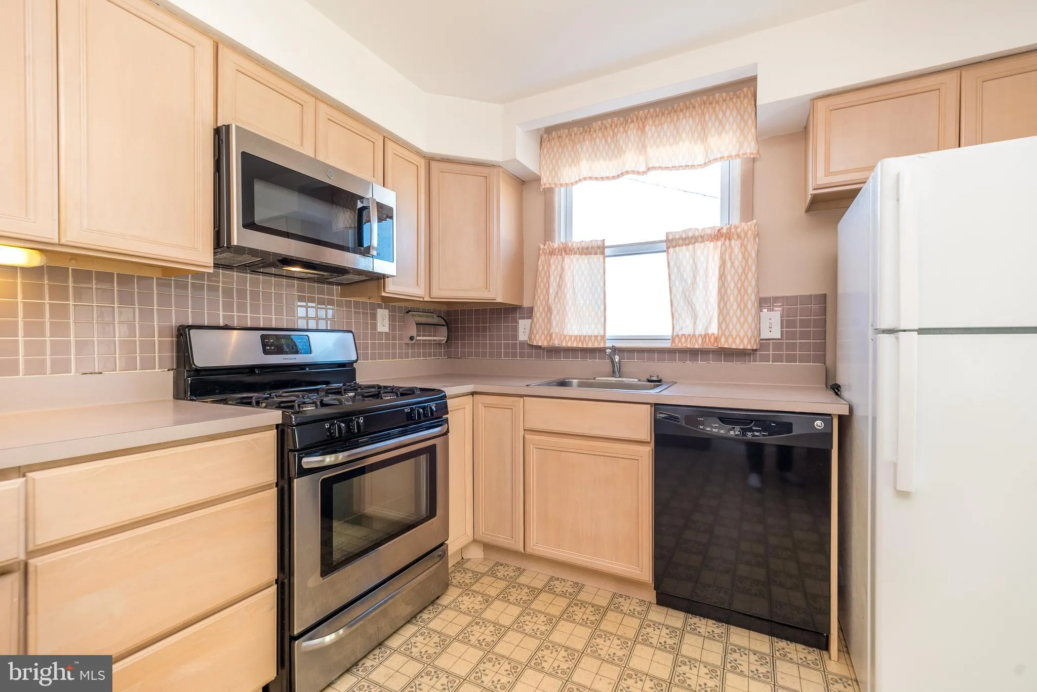 Warminster, Pennsylvania 18974, United States, 3 Bedrooms Bedrooms, ,2 BathroomsBathrooms,Residential,Pending,16728