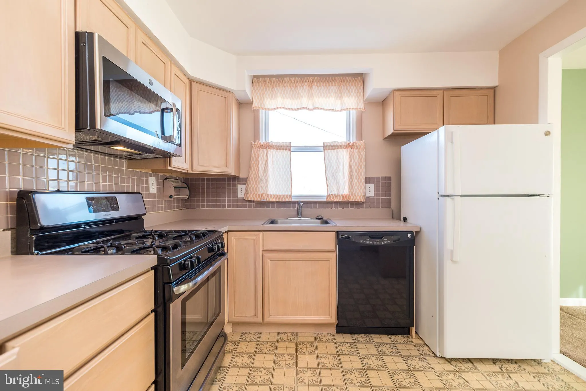 Warminster, Pennsylvania 18974, United States, 3 Bedrooms Bedrooms, ,2 BathroomsBathrooms,Residential,Pending,16728