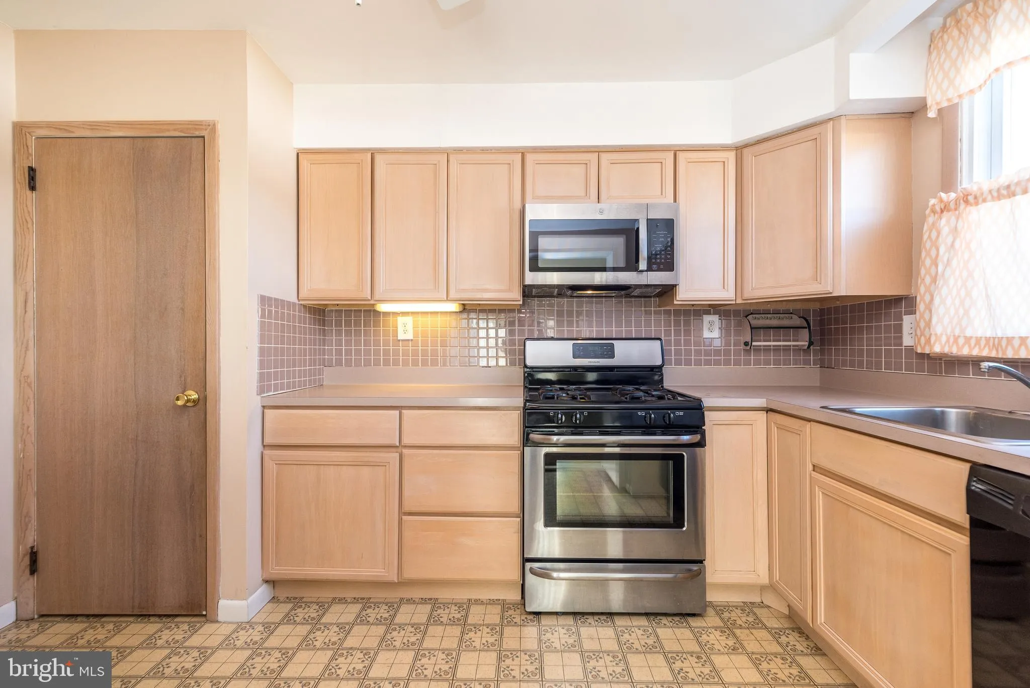 Warminster, Pennsylvania 18974, United States, 3 Bedrooms Bedrooms, ,2 BathroomsBathrooms,Residential,Pending,16728