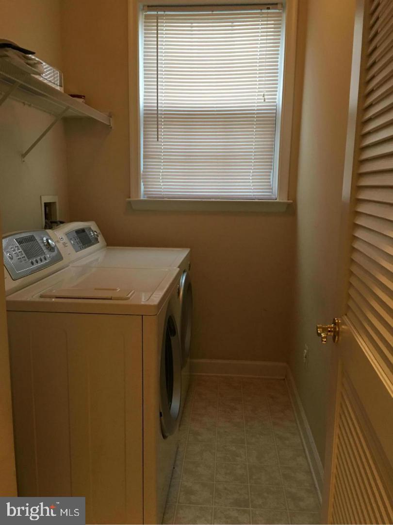 DAVIS ESTATES - Residential Lease