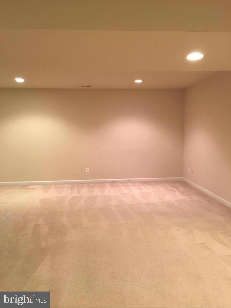 DAVIS ESTATES - Residential Lease