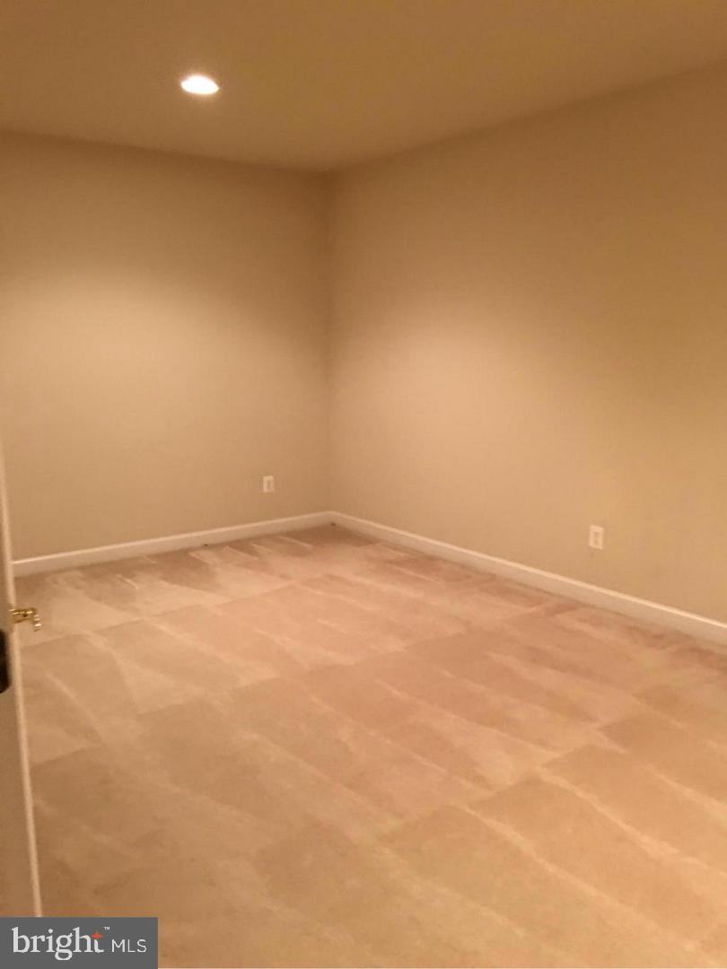 DAVIS ESTATES - Residential Lease