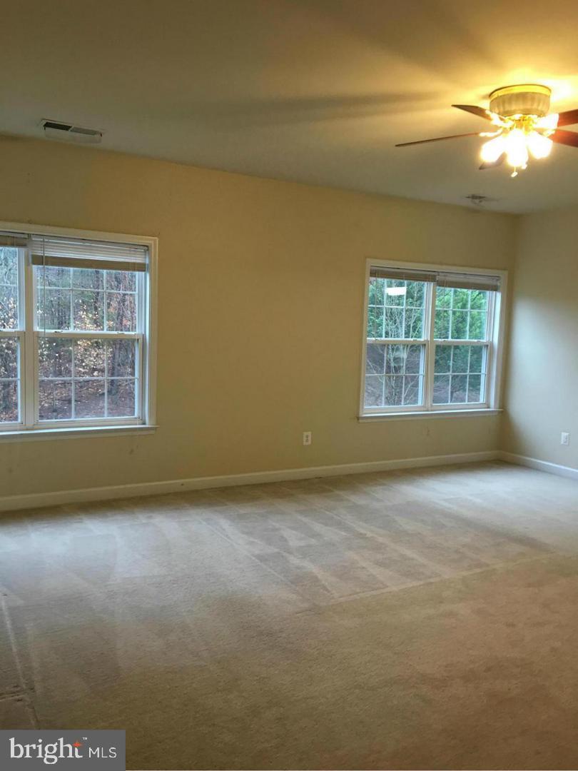 DAVIS ESTATES - Residential Lease