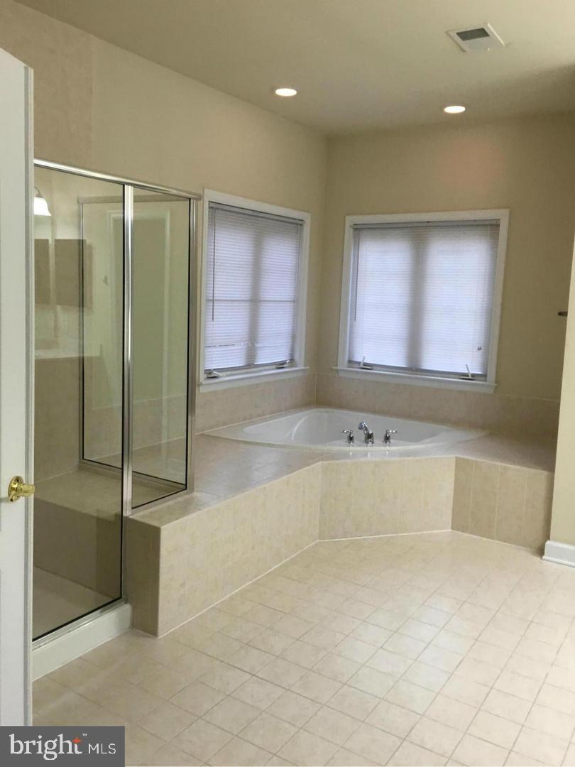 DAVIS ESTATES - Residential Lease