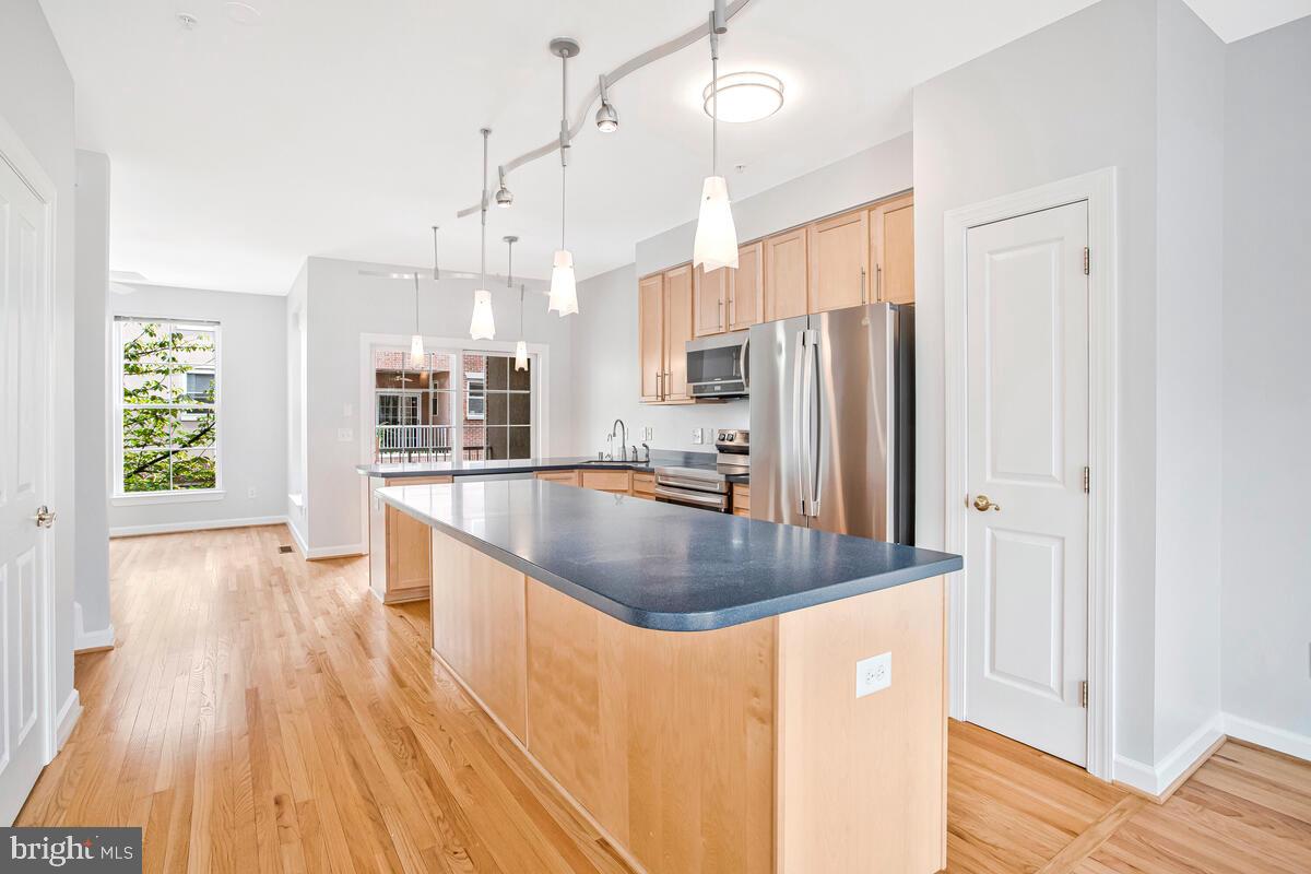 2339 CAMBRIDGE WALK