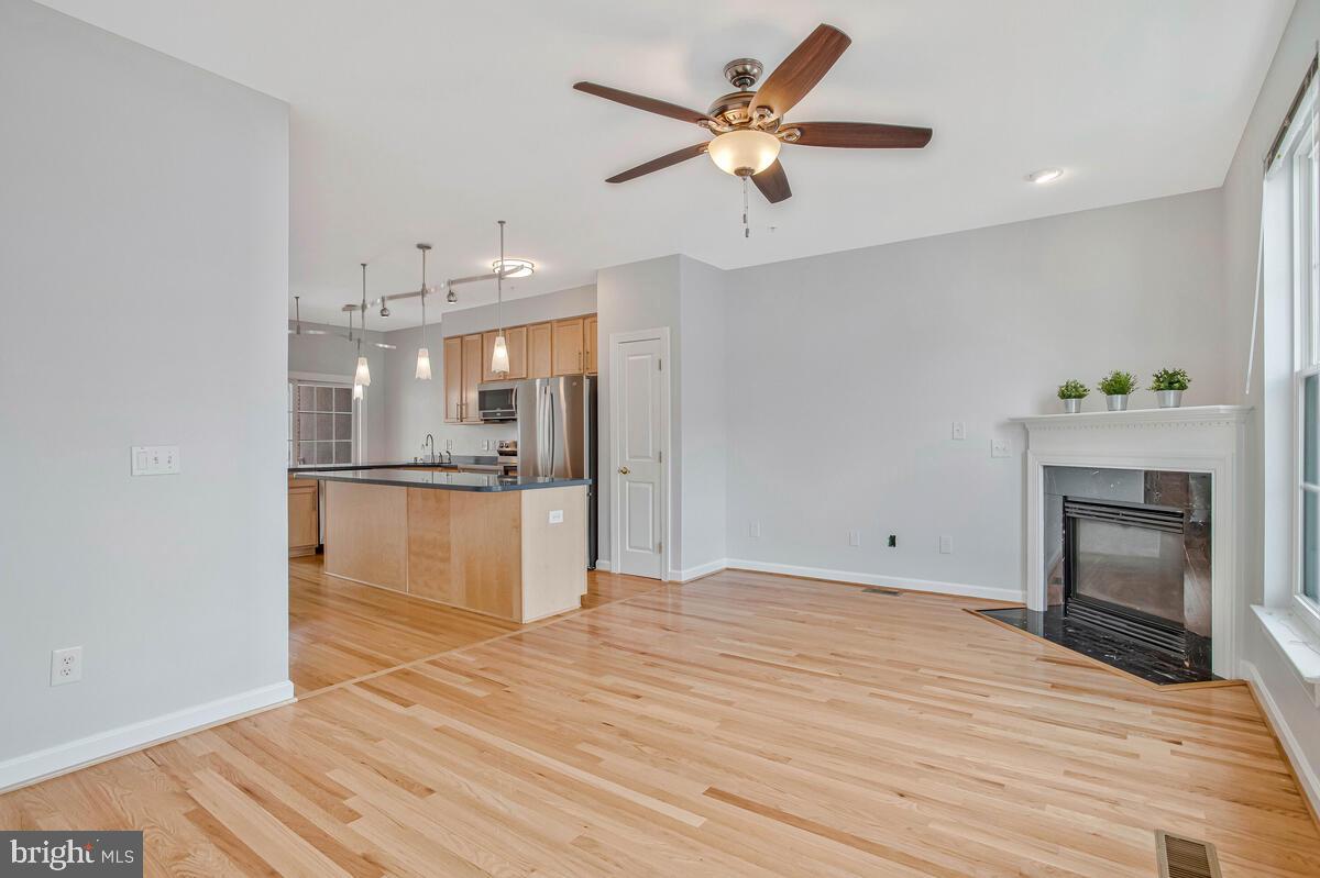 2339 CAMBRIDGE WALK