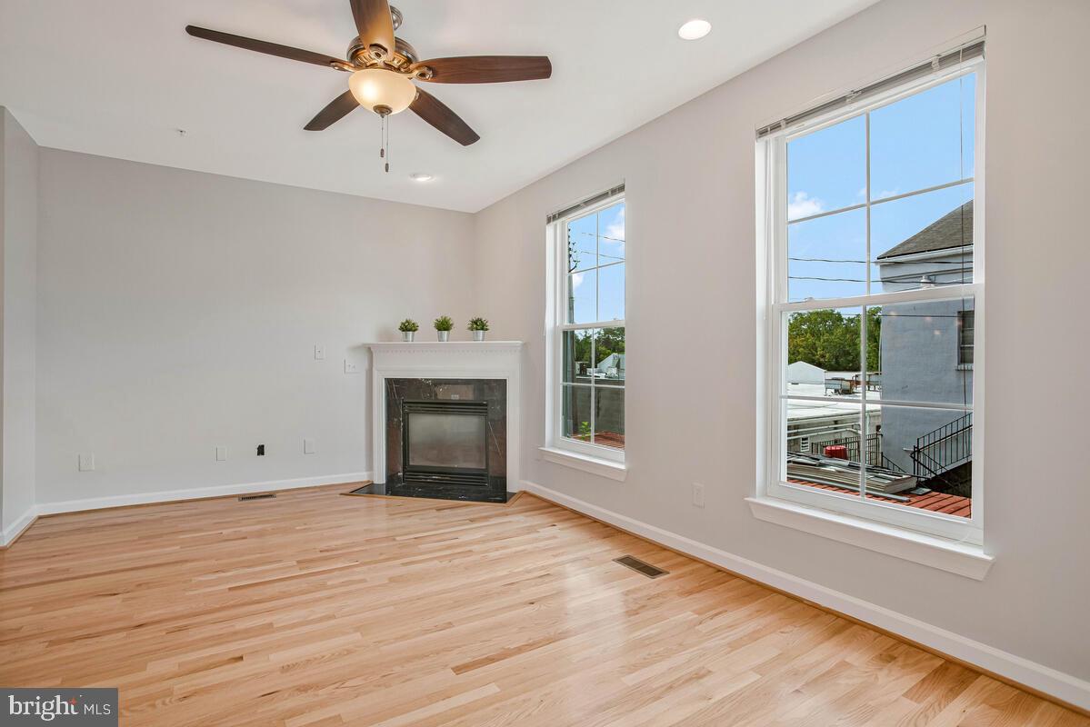 2339 CAMBRIDGE WALK