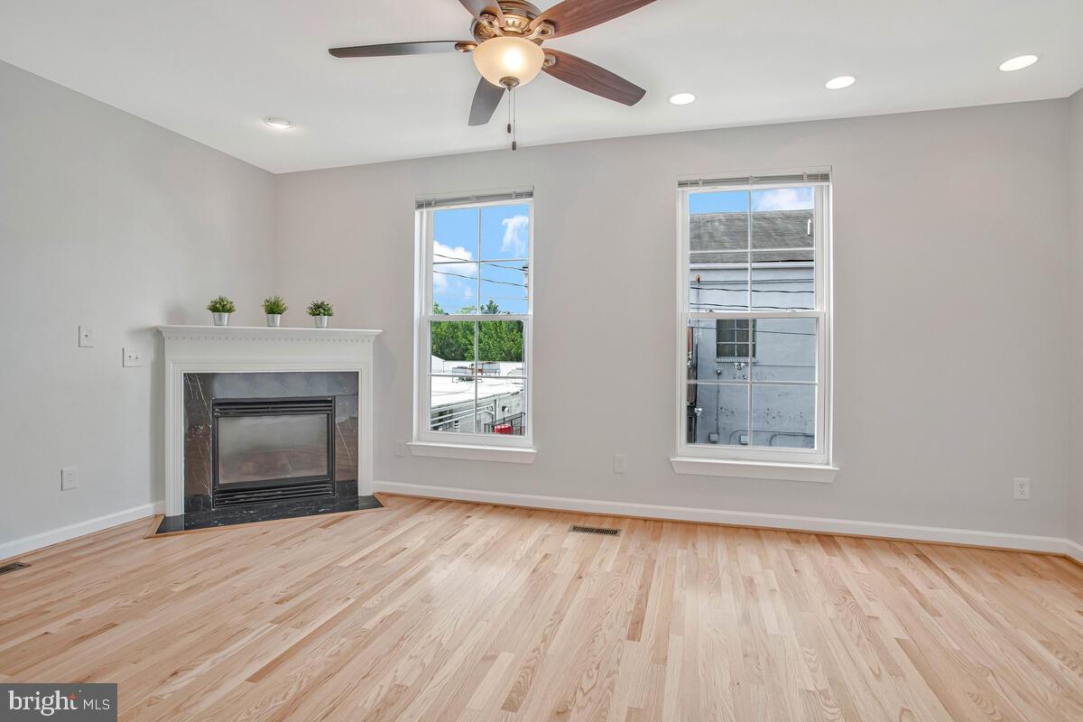2339 CAMBRIDGE WALK