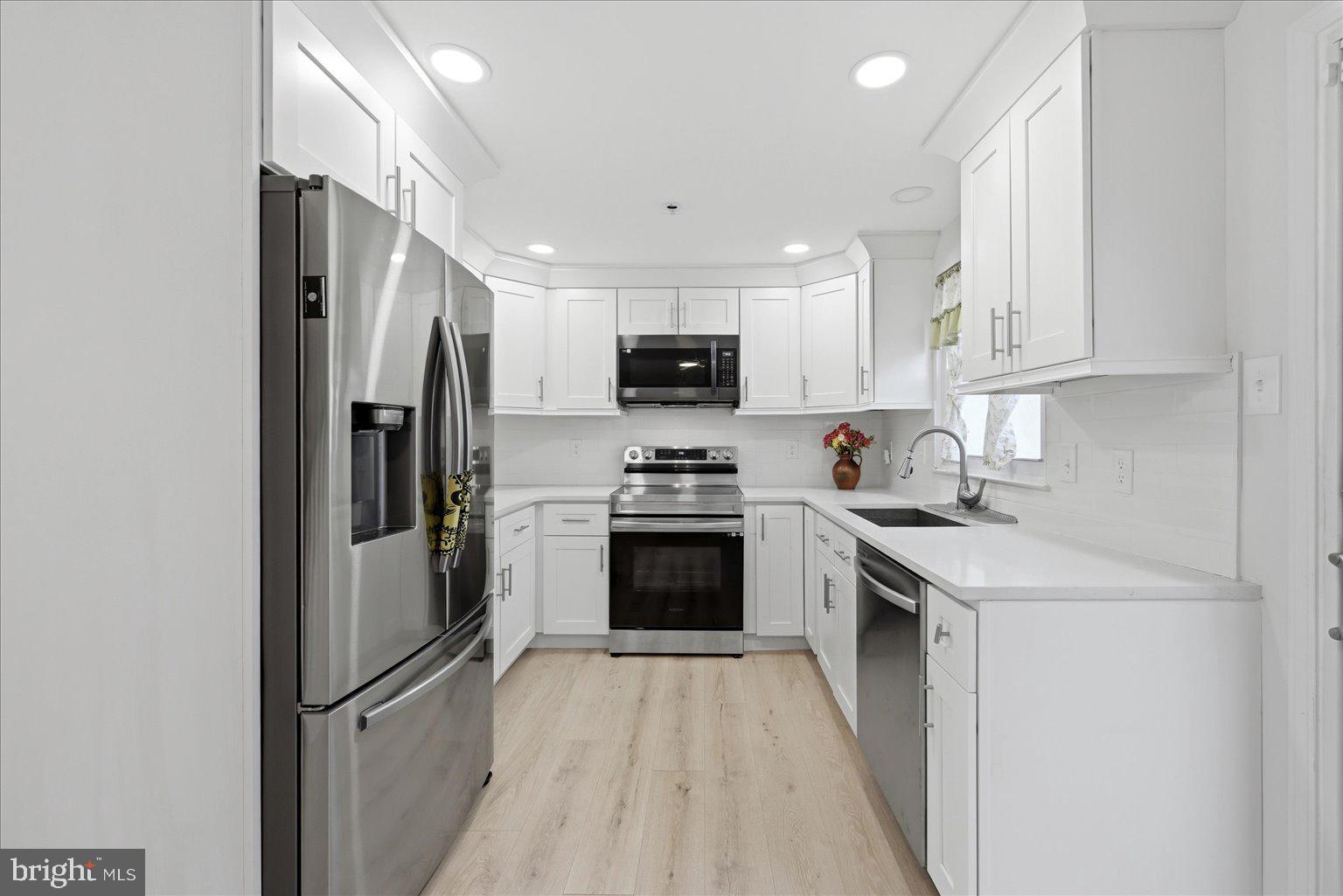 6987 VILLA DEL REY COURT