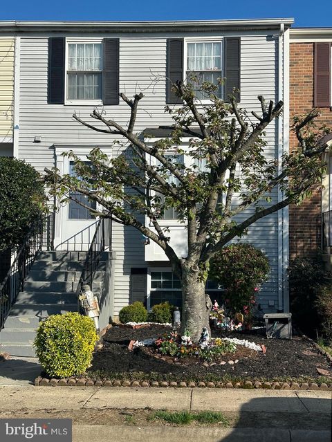 Photo of 6987 Villa Del Rey Court, SPRINGFIELD, VA 22150 (MLS # VAFX2307596)