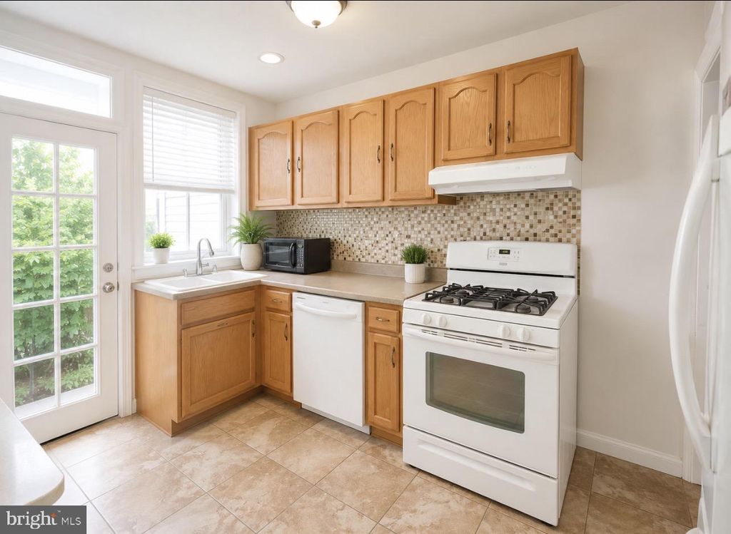 Photo of 7031 Lincoln Drive, PHILADELPHIA, PA 19119 (MLS # PAPH2624046)