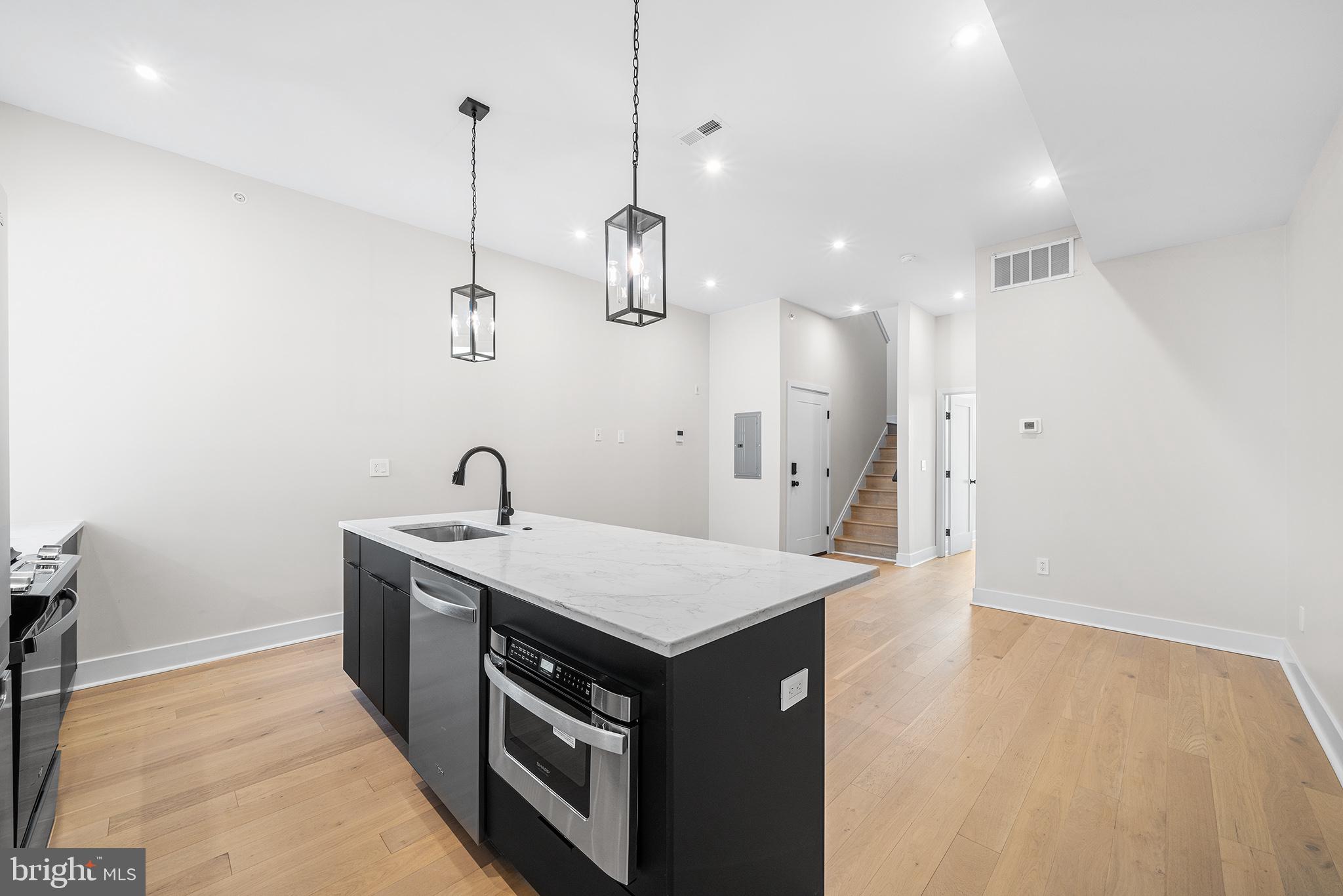 OLDE KENSINGTON - Residential Lease