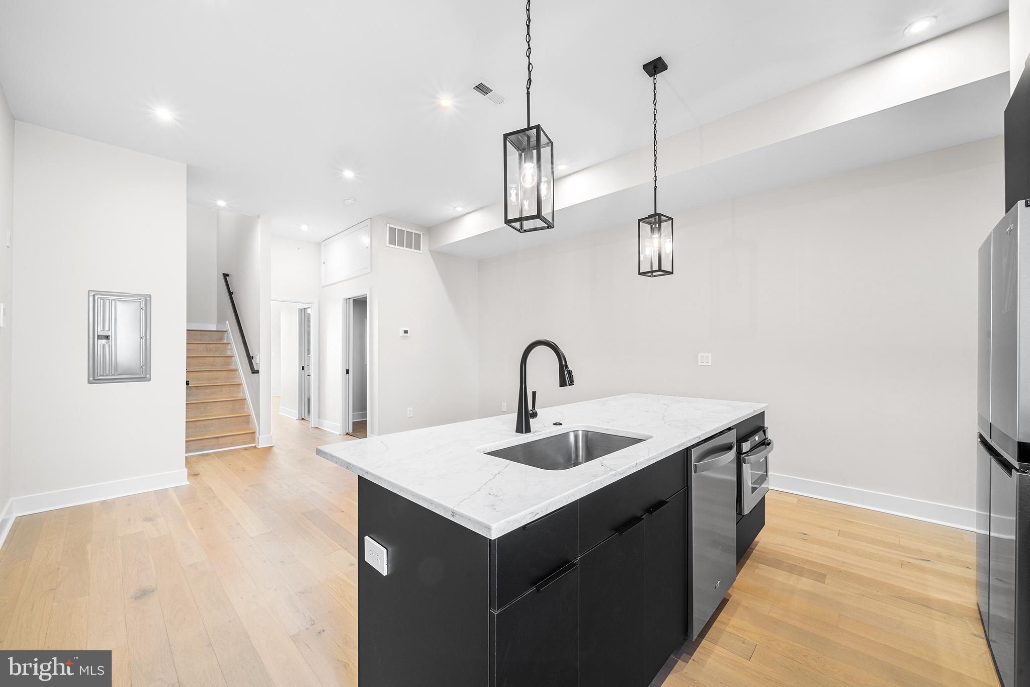 OLDE KENSINGTON - Residential Lease