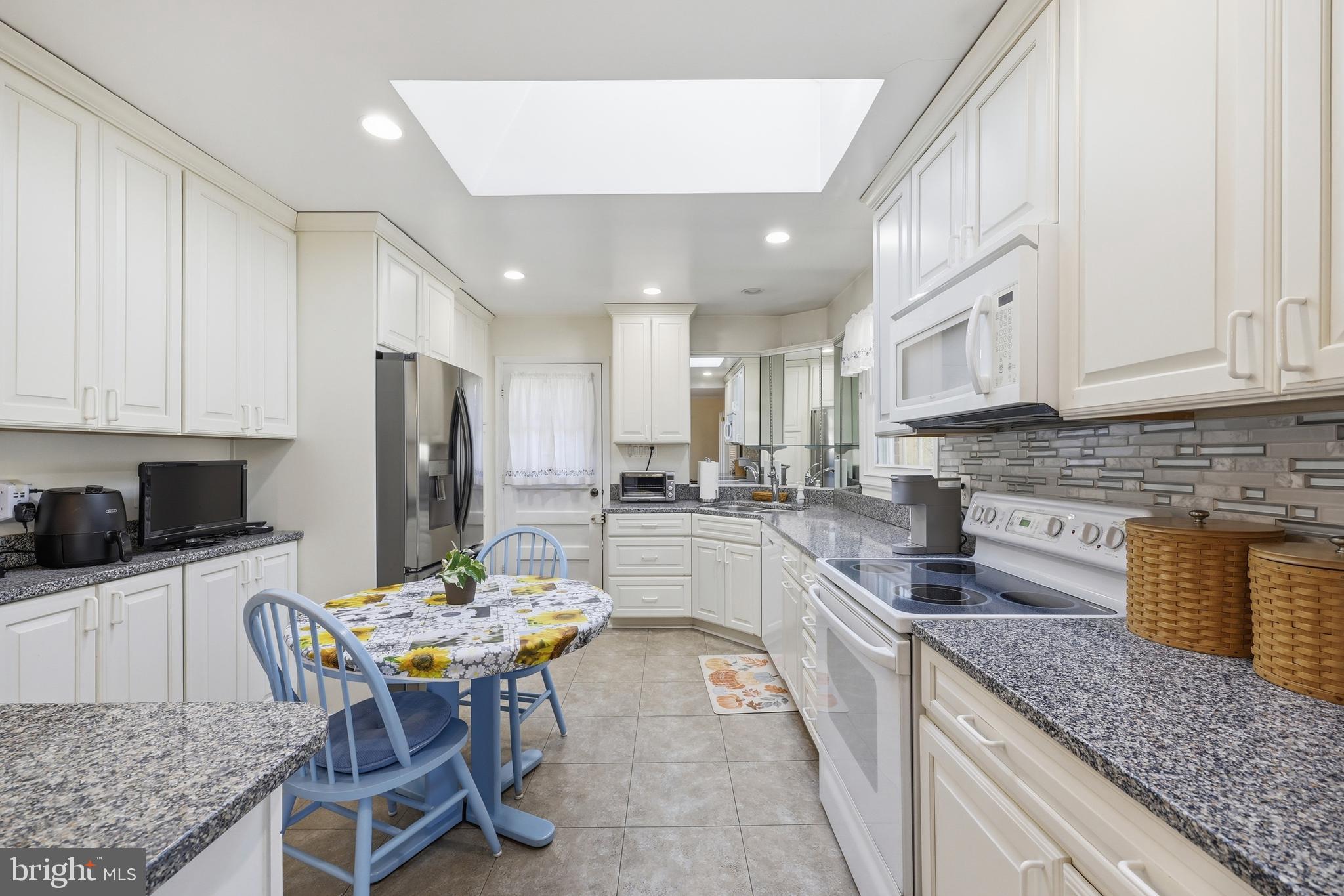 CALVERTON - Residential