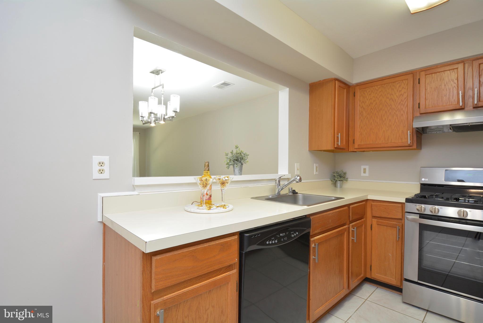 SOMERSET AT WESTRIDGE CO - Residential Lease