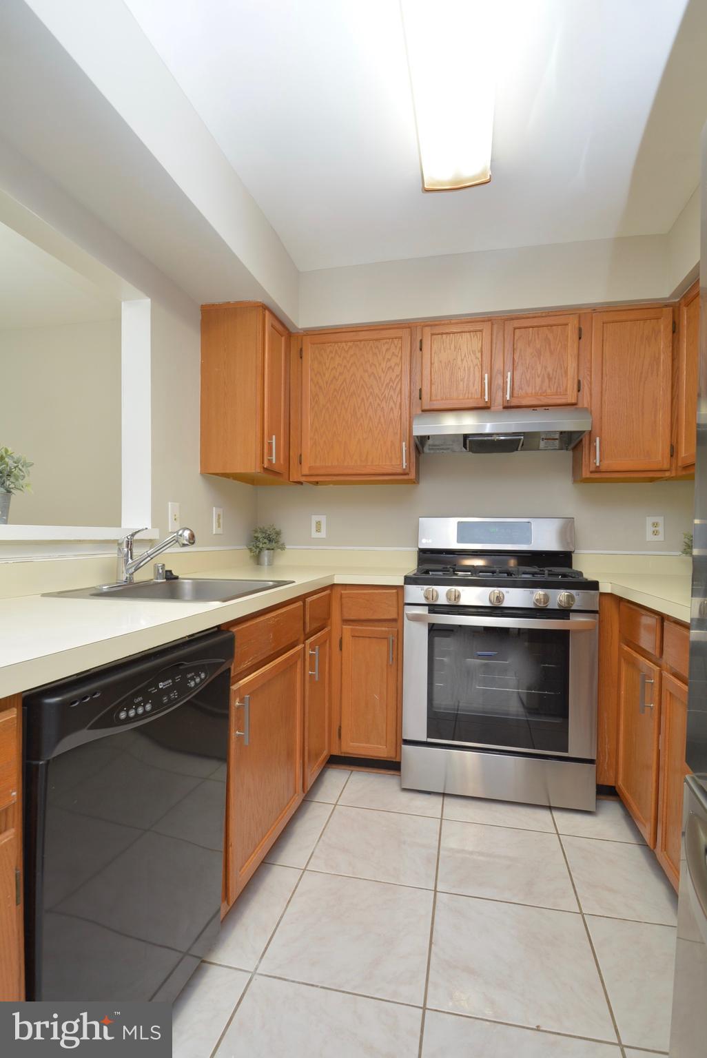 SOMERSET AT WESTRIDGE CO - Residential Lease