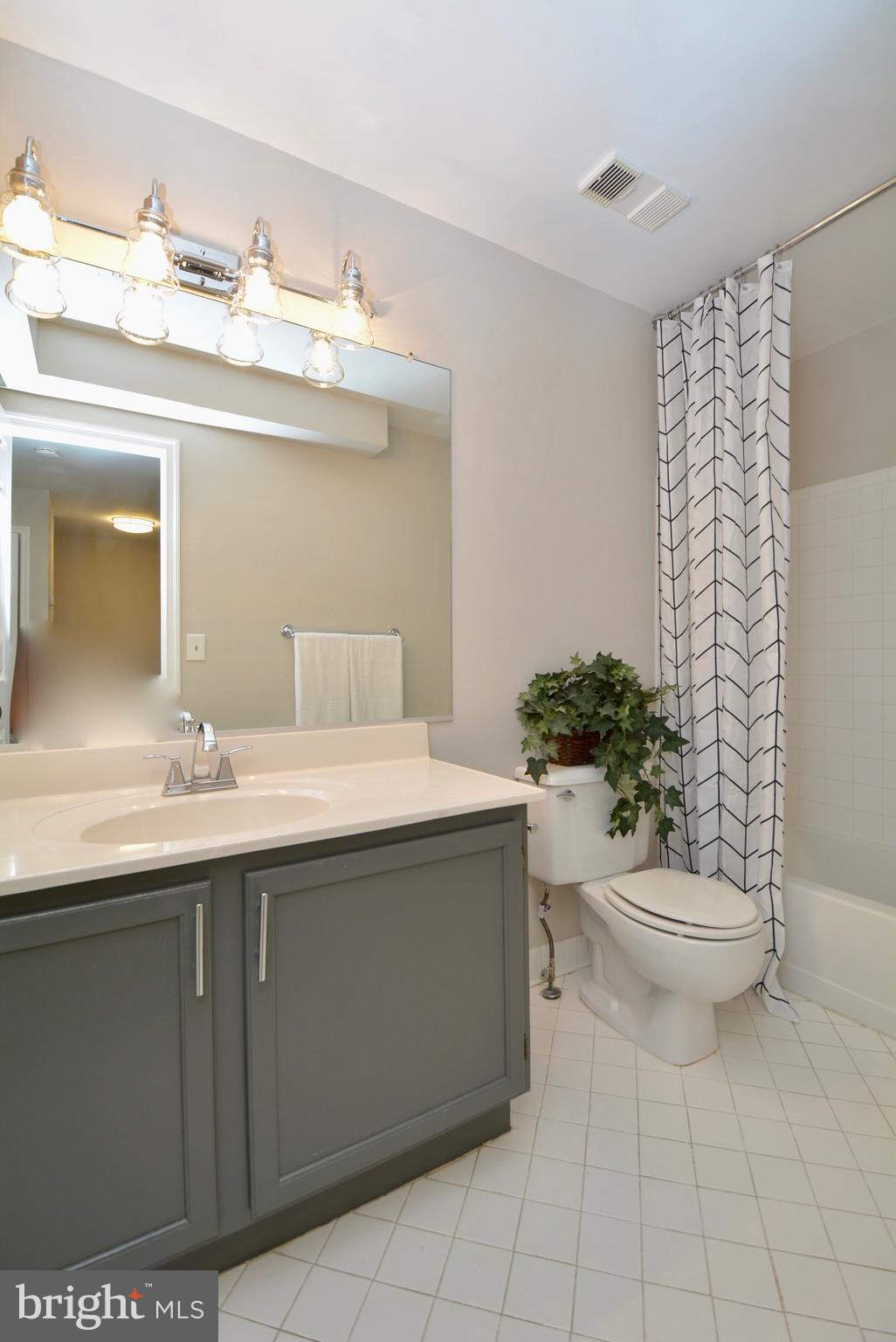 SOMERSET AT WESTRIDGE CO - Residential Lease