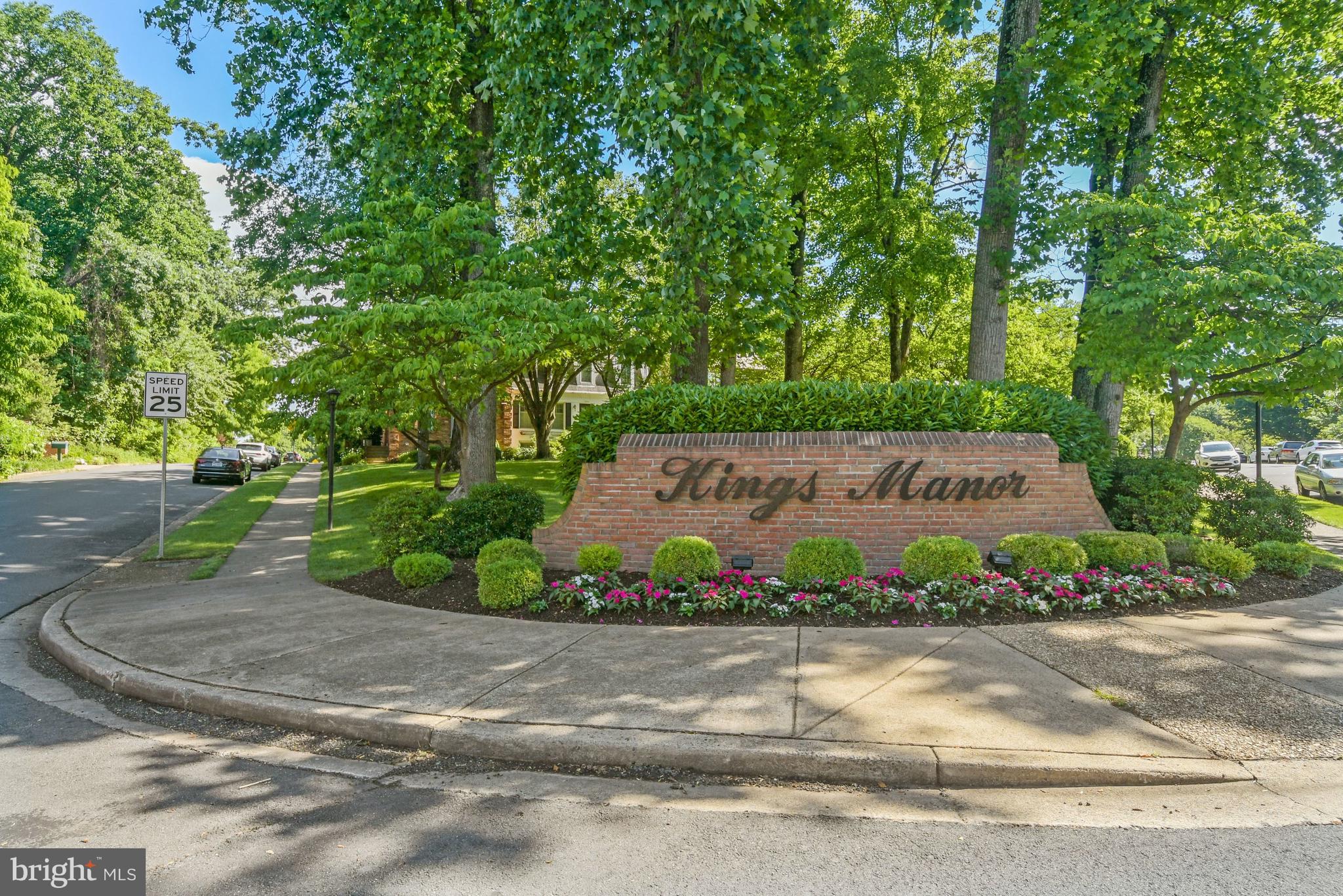 KINGS MANOR TOWNE HOUSES - Residential