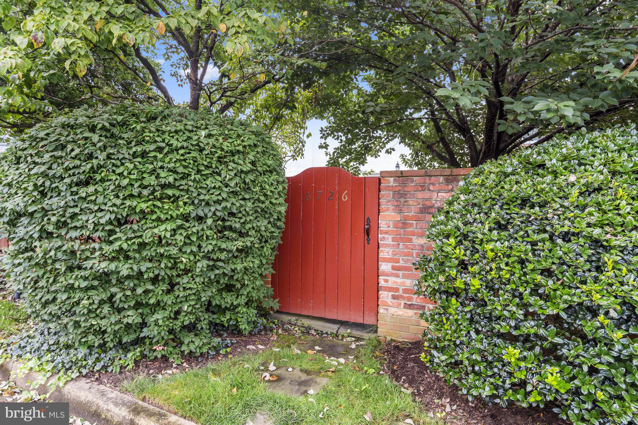 KINGS MANOR TOWNE HOUSES - Residential