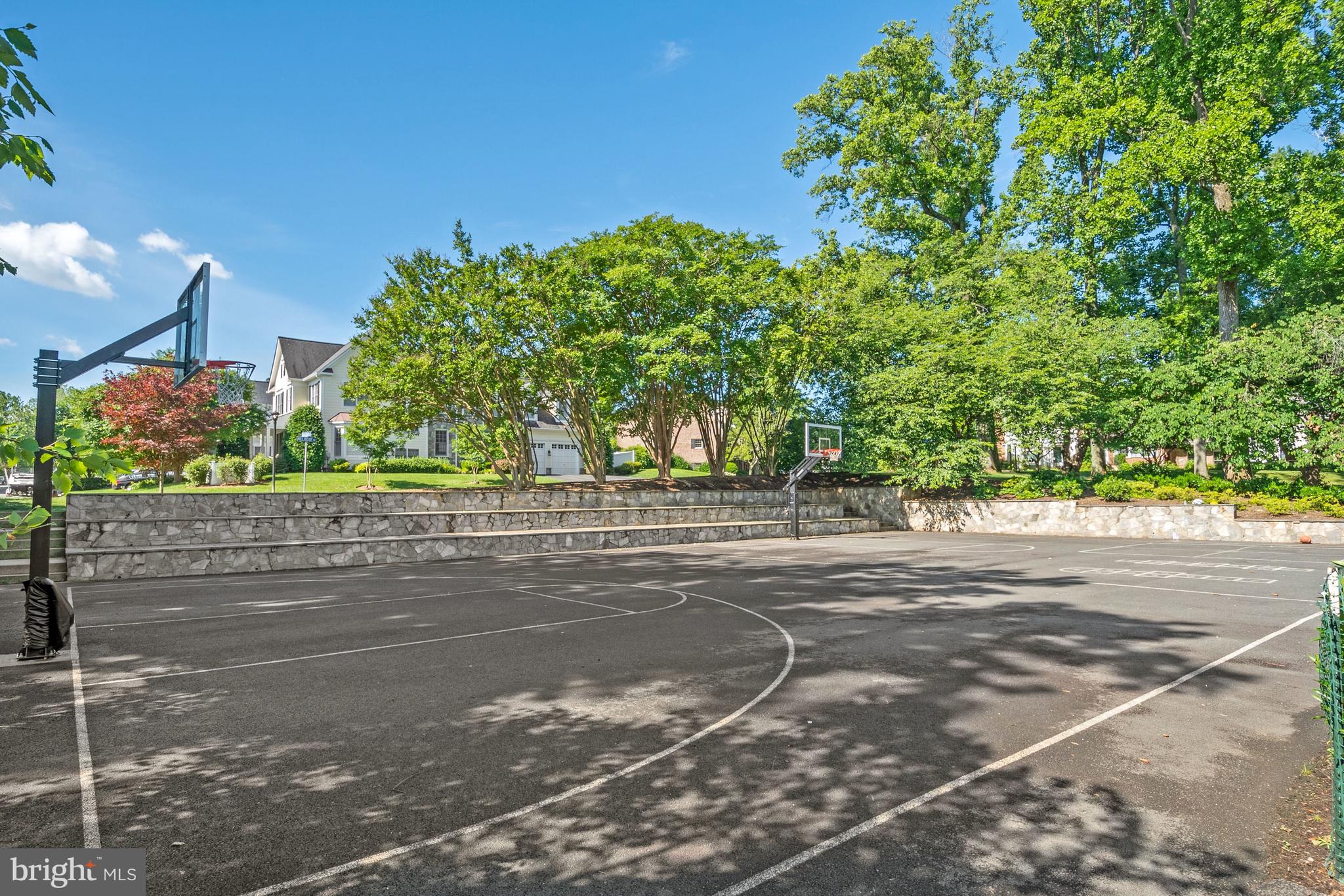 KINGS MANOR TOWNE HOUSES - Residential