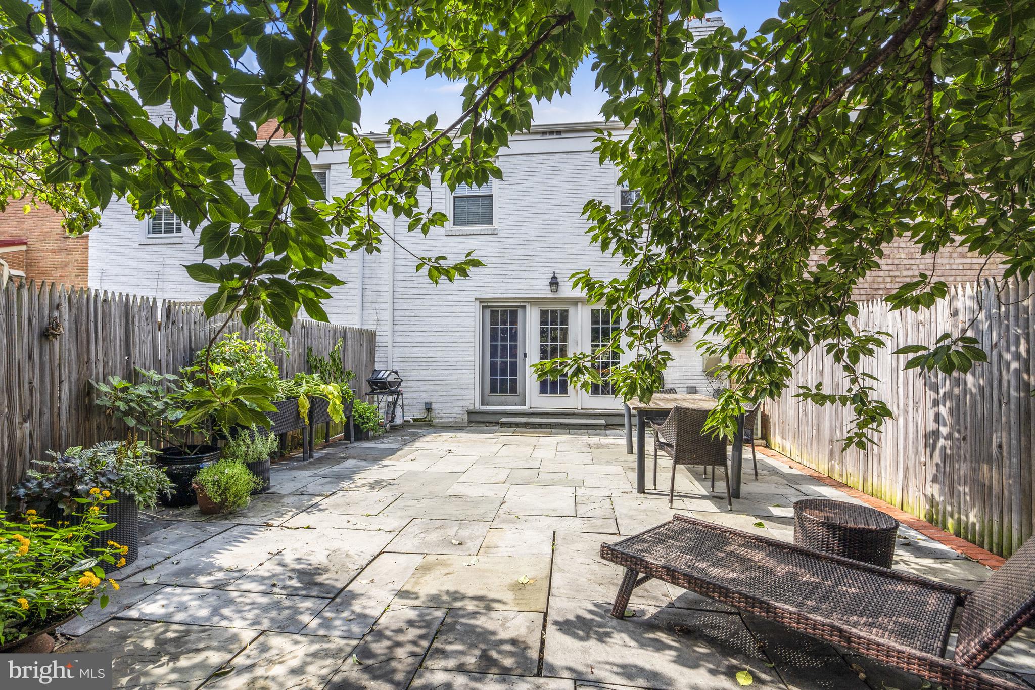 KINGS MANOR TOWNE HOUSES - Residential