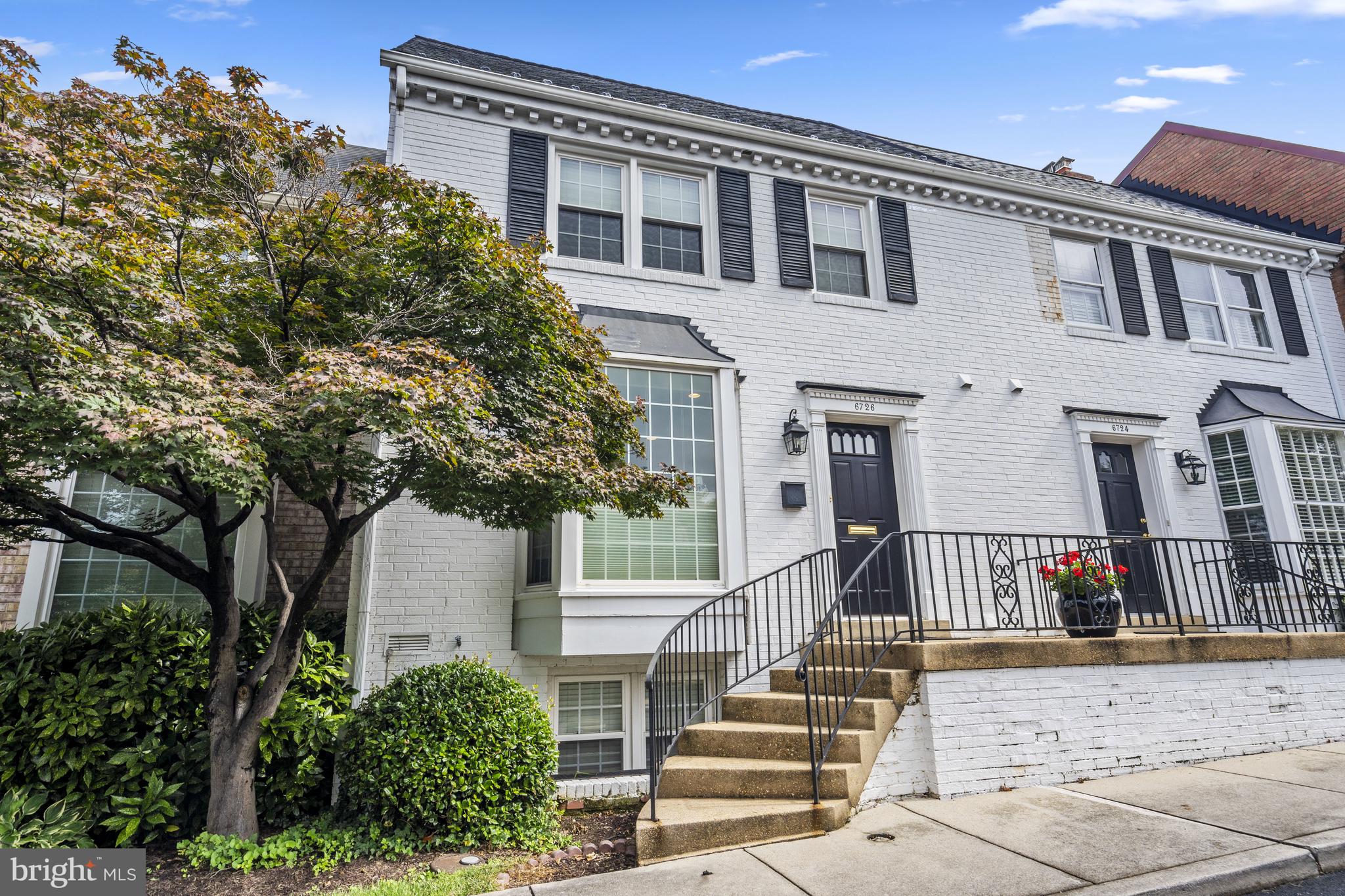 KINGS MANOR TOWNE HOUSES - Residential