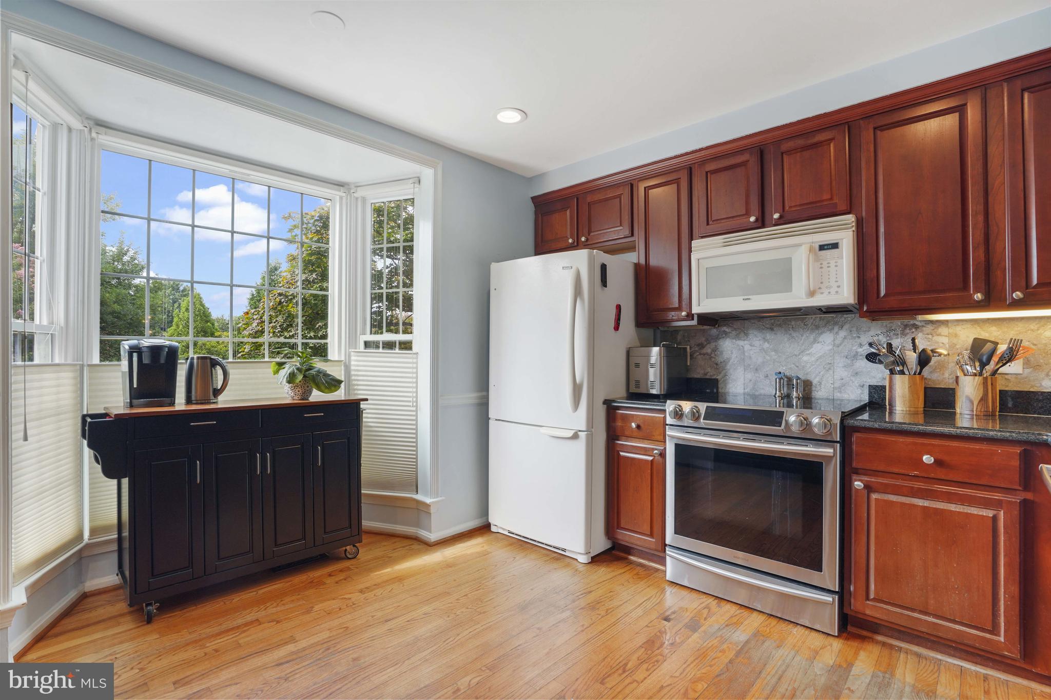 KINGS MANOR TOWNE HOUSES - Residential