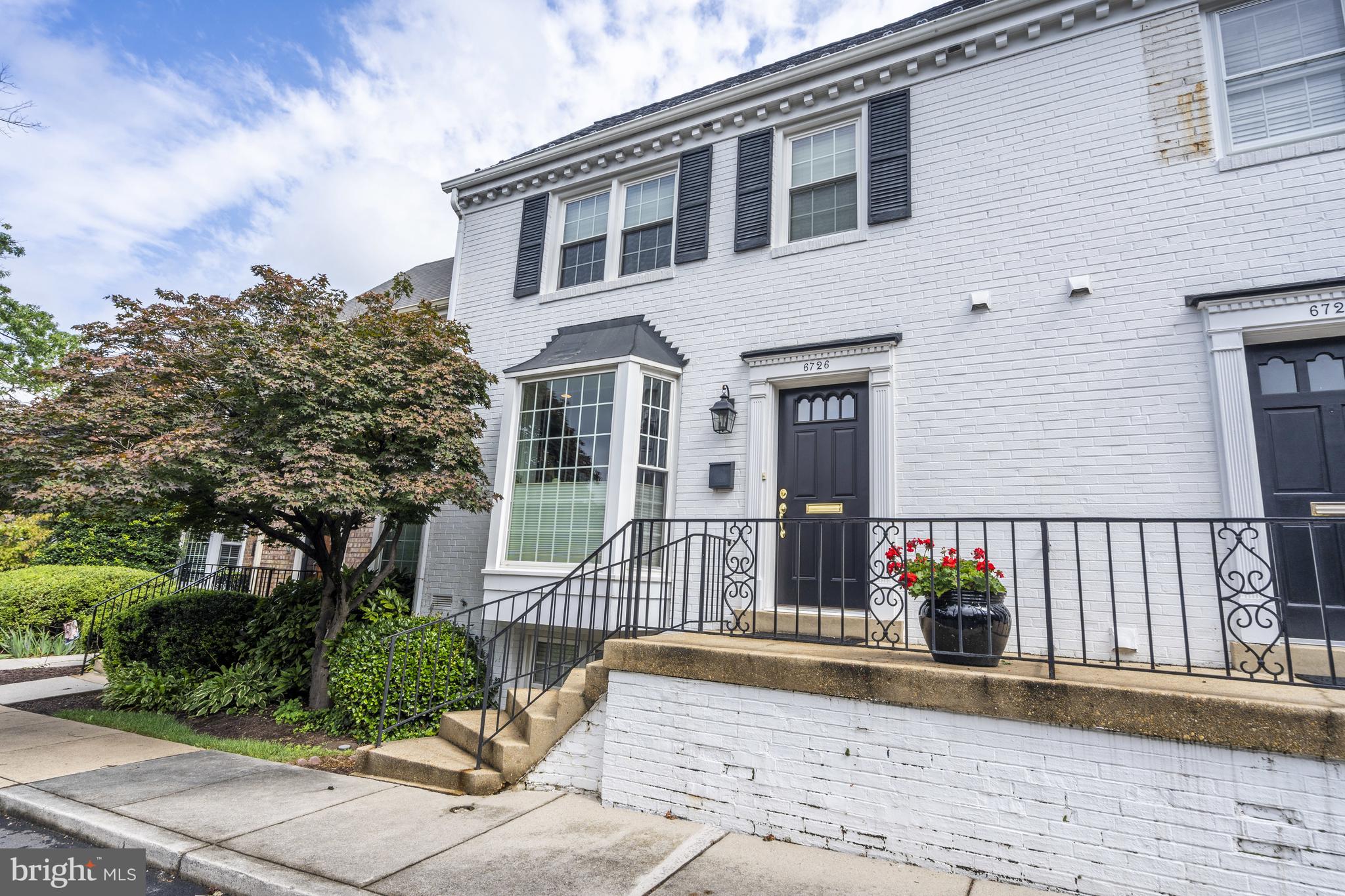 KINGS MANOR TOWNE HOUSES - Residential