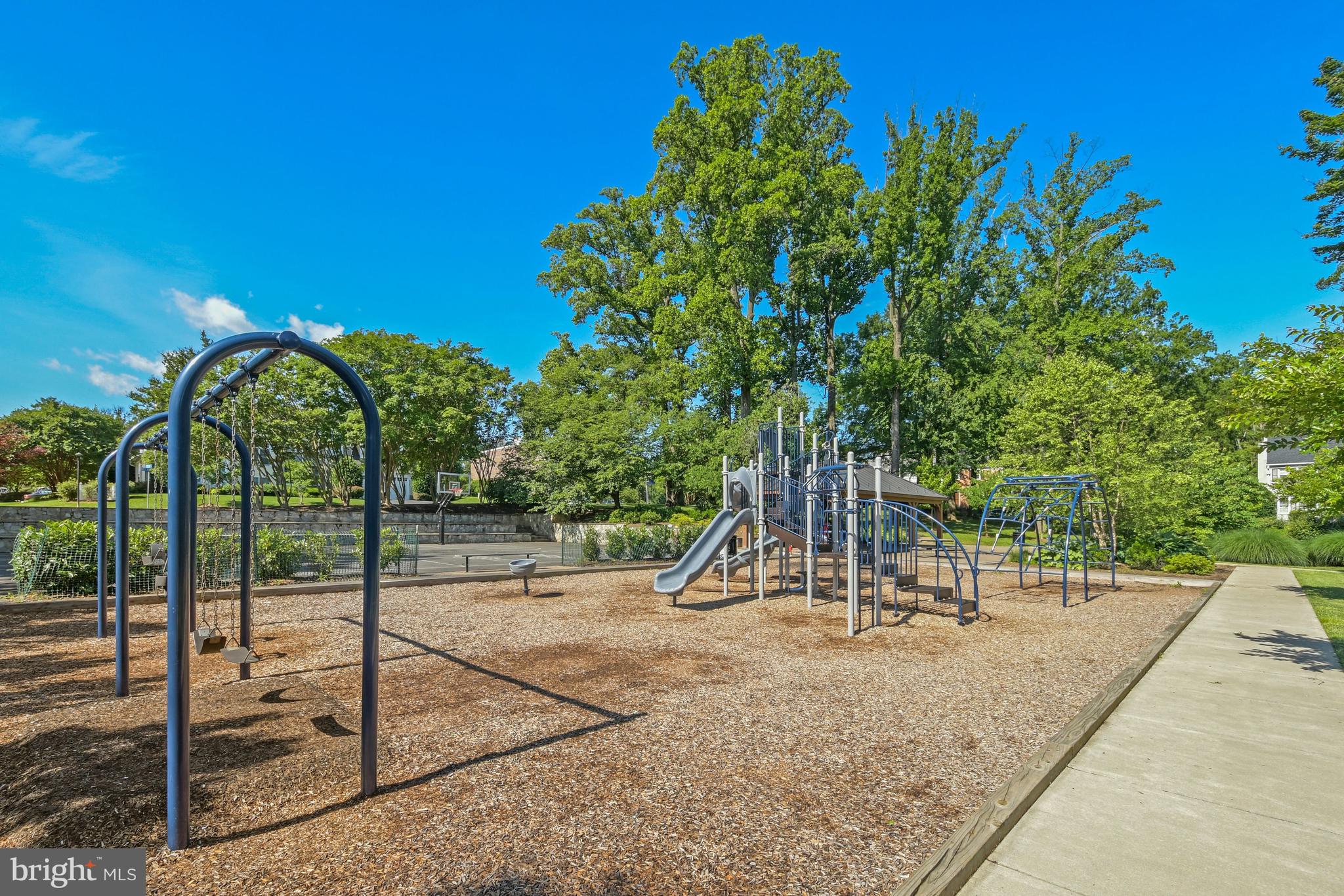 KINGS MANOR TOWNE HOUSES - Residential