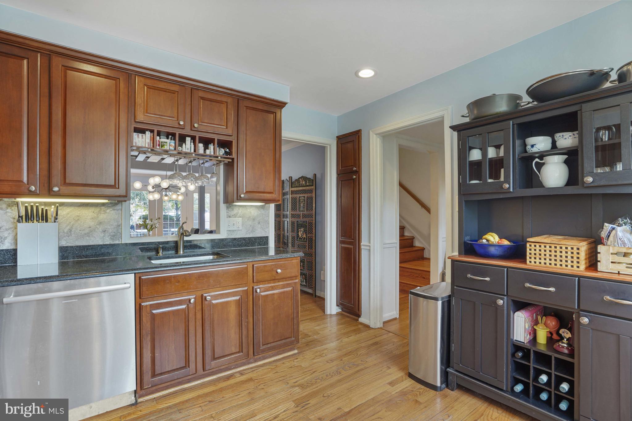 KINGS MANOR TOWNE HOUSES - Residential