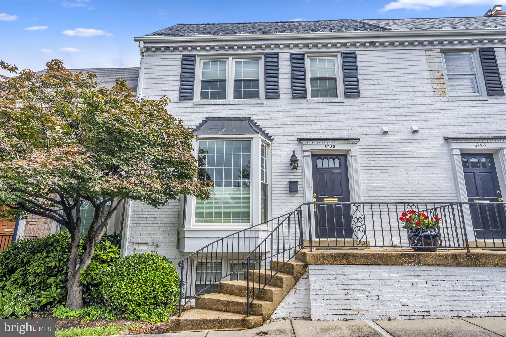 KINGS MANOR TOWNE HOUSES - Residential