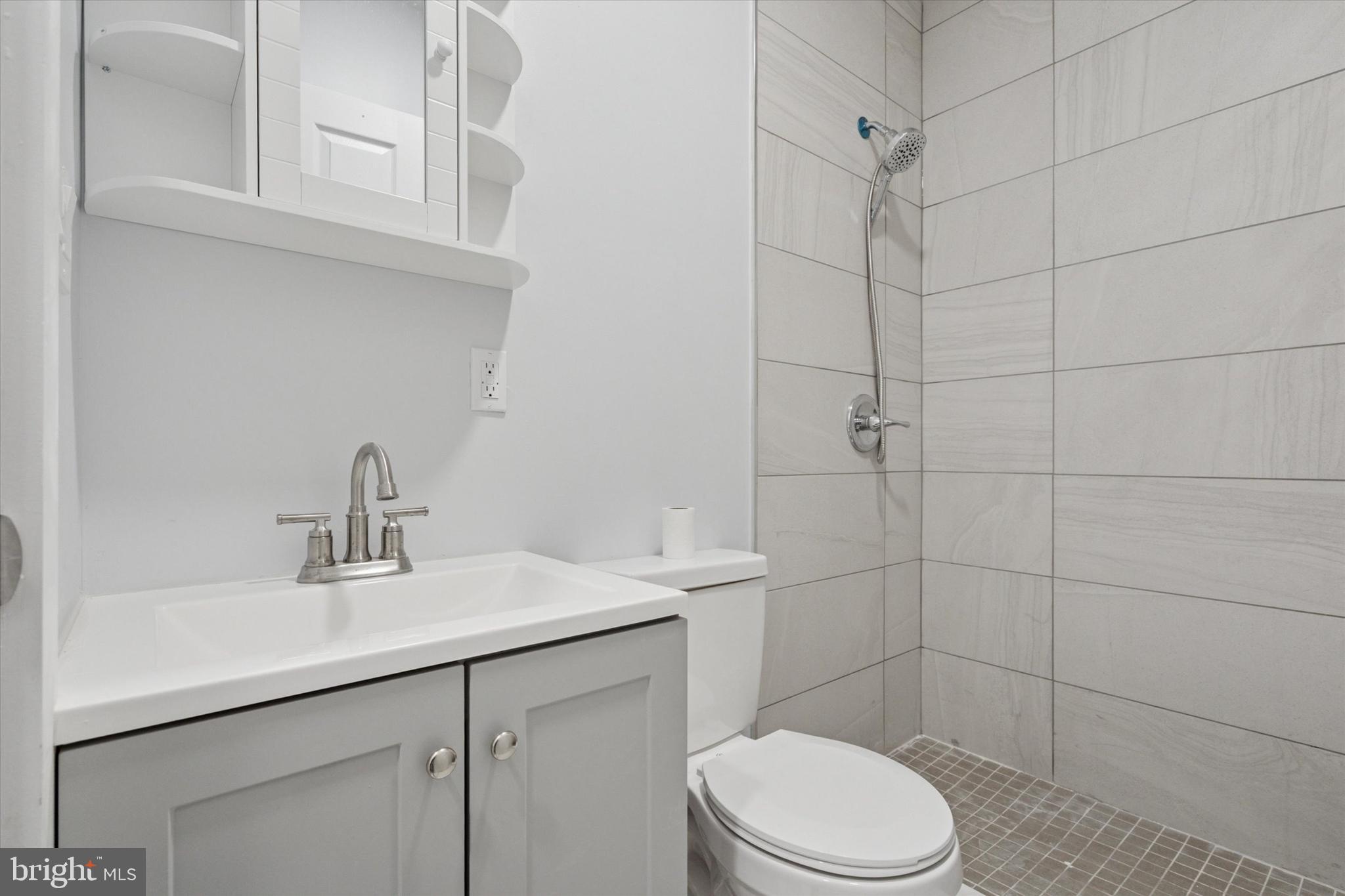 UNIVERSITY CITY - Residential Lease