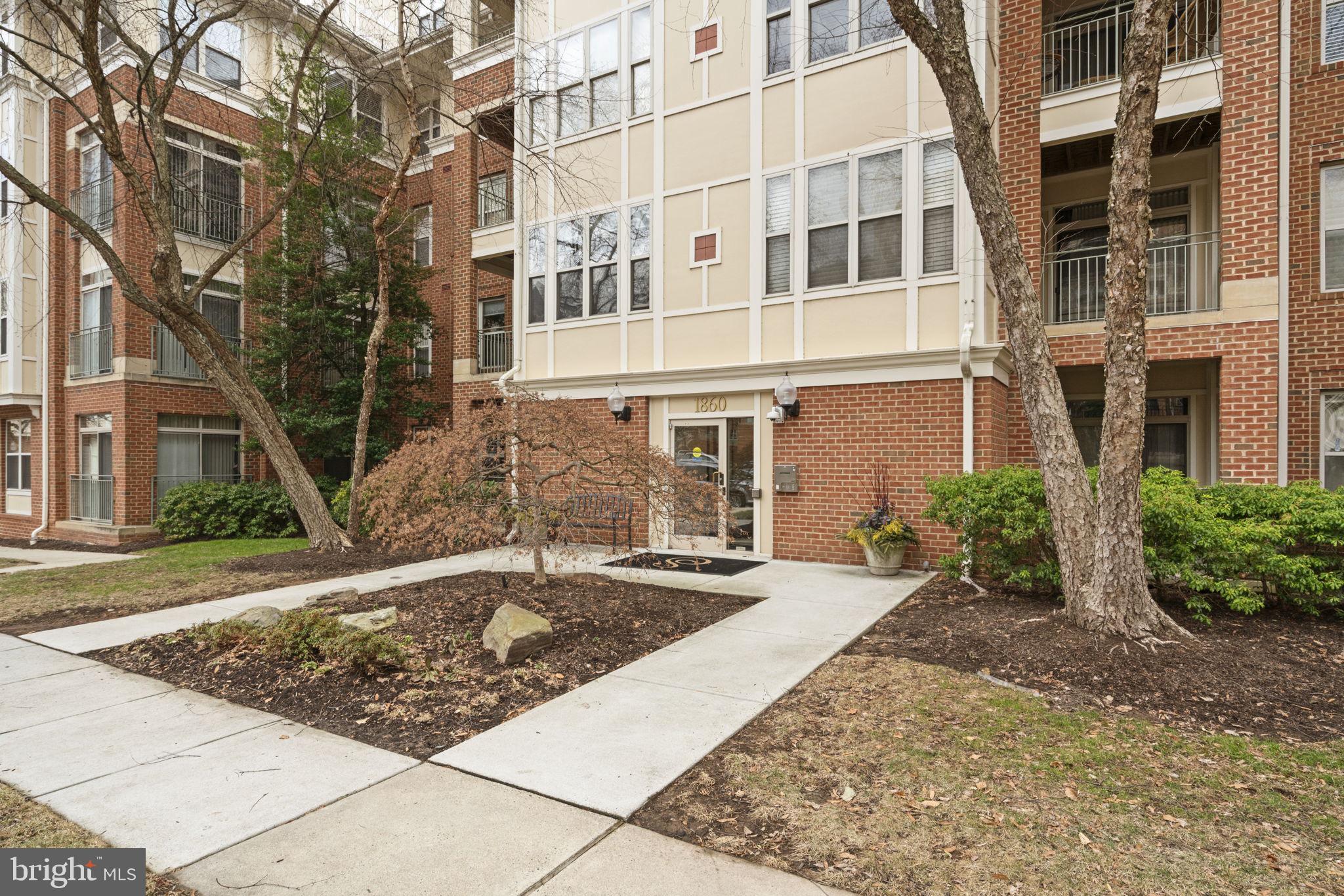1860 STRATFORD PARK PLACE 305