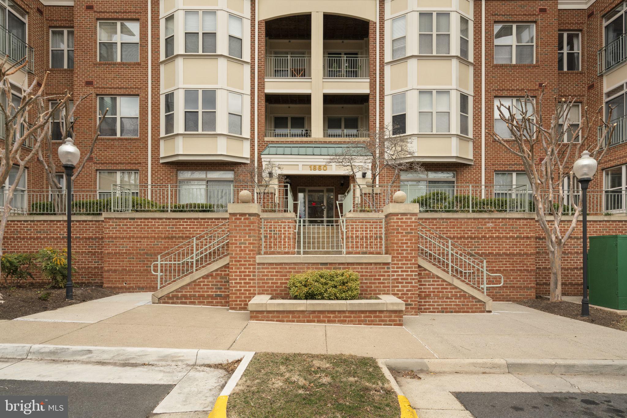 1860 STRATFORD PARK PLACE 305