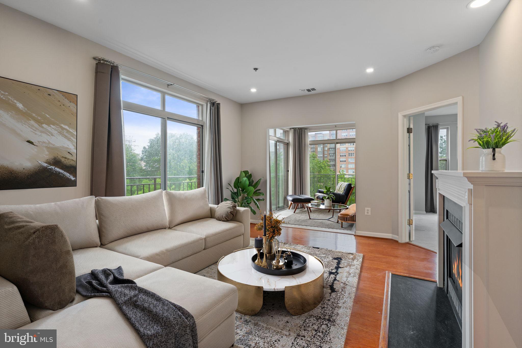 1860 STRATFORD PARK PLACE 305