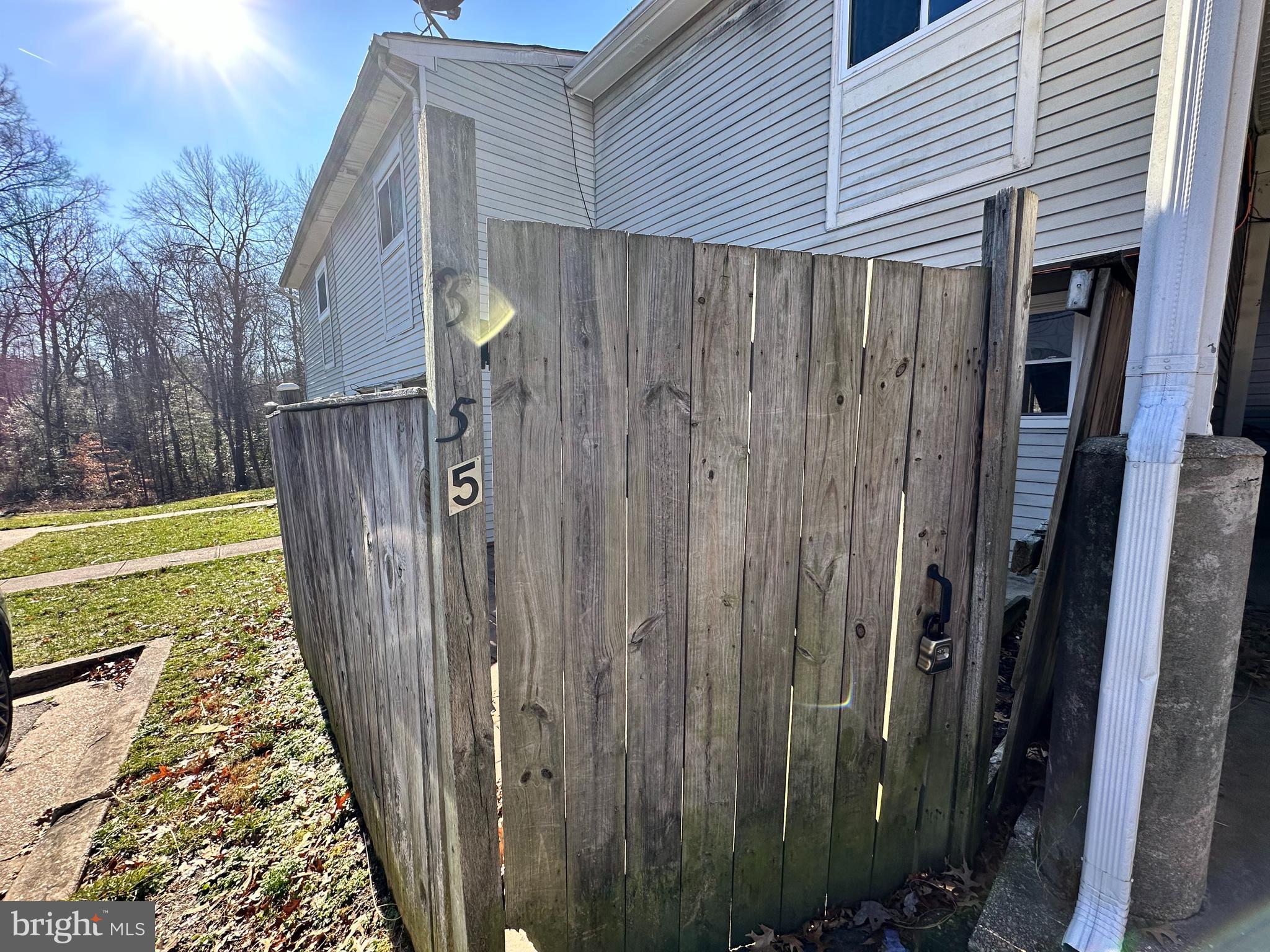 ST CHARLES SUB - HUNTINGTON - Residential Lease