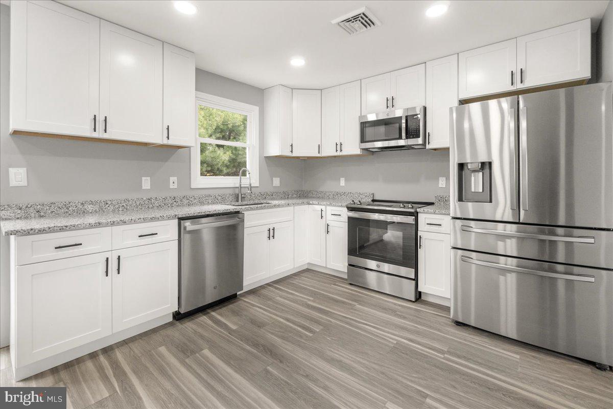 PARADISE HOMES - Residential