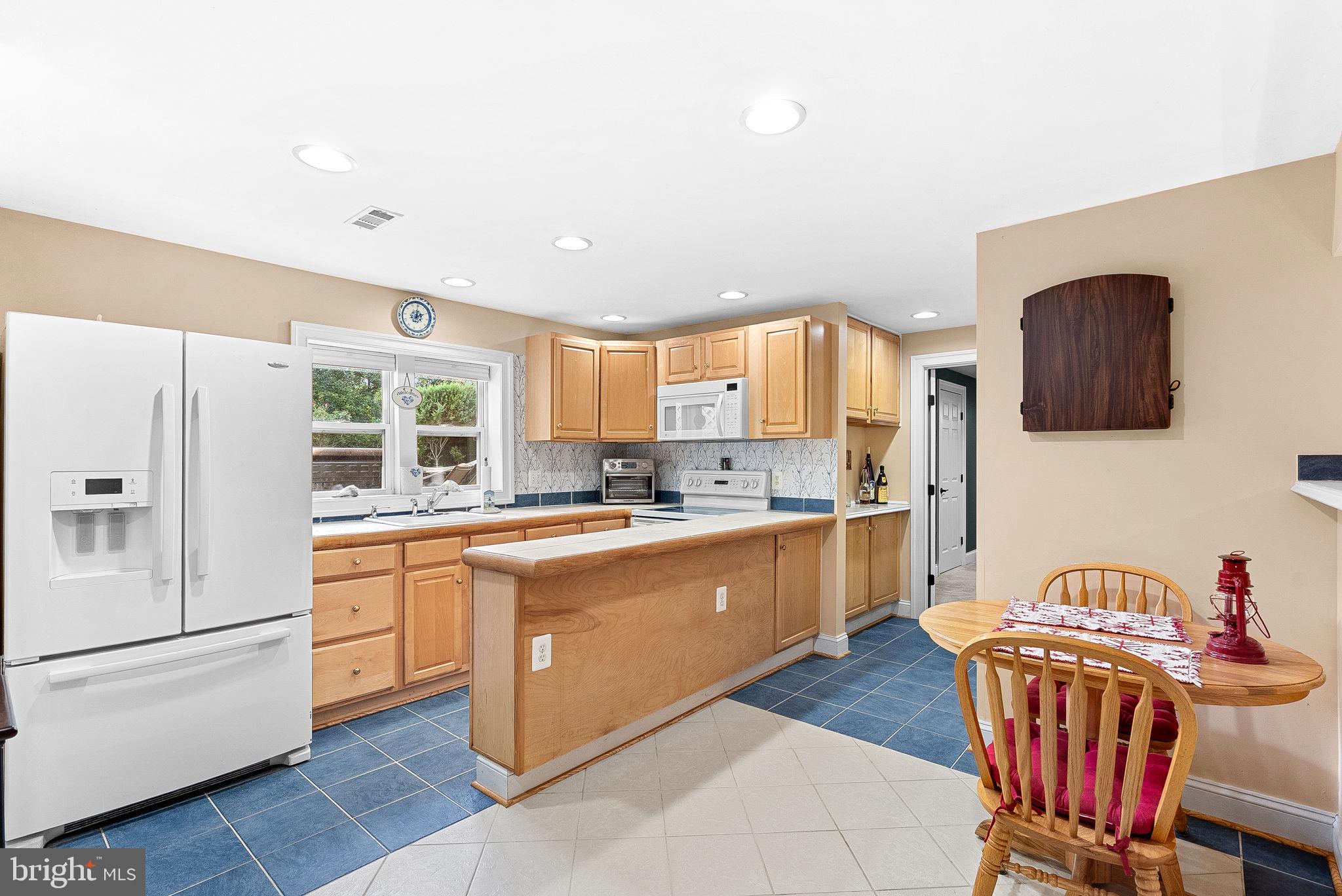 TREVOR HILL - Residential