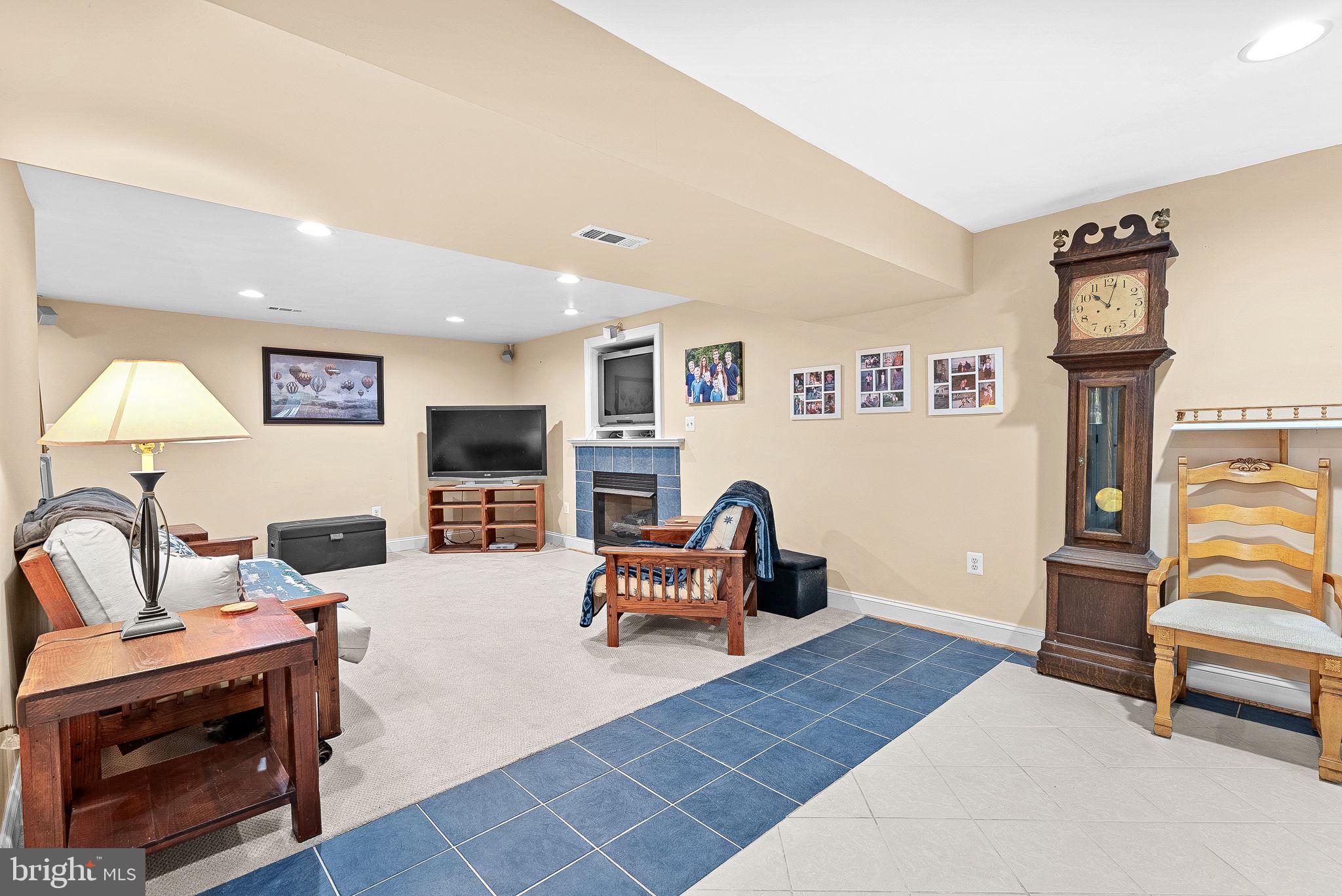 TREVOR HILL - Residential