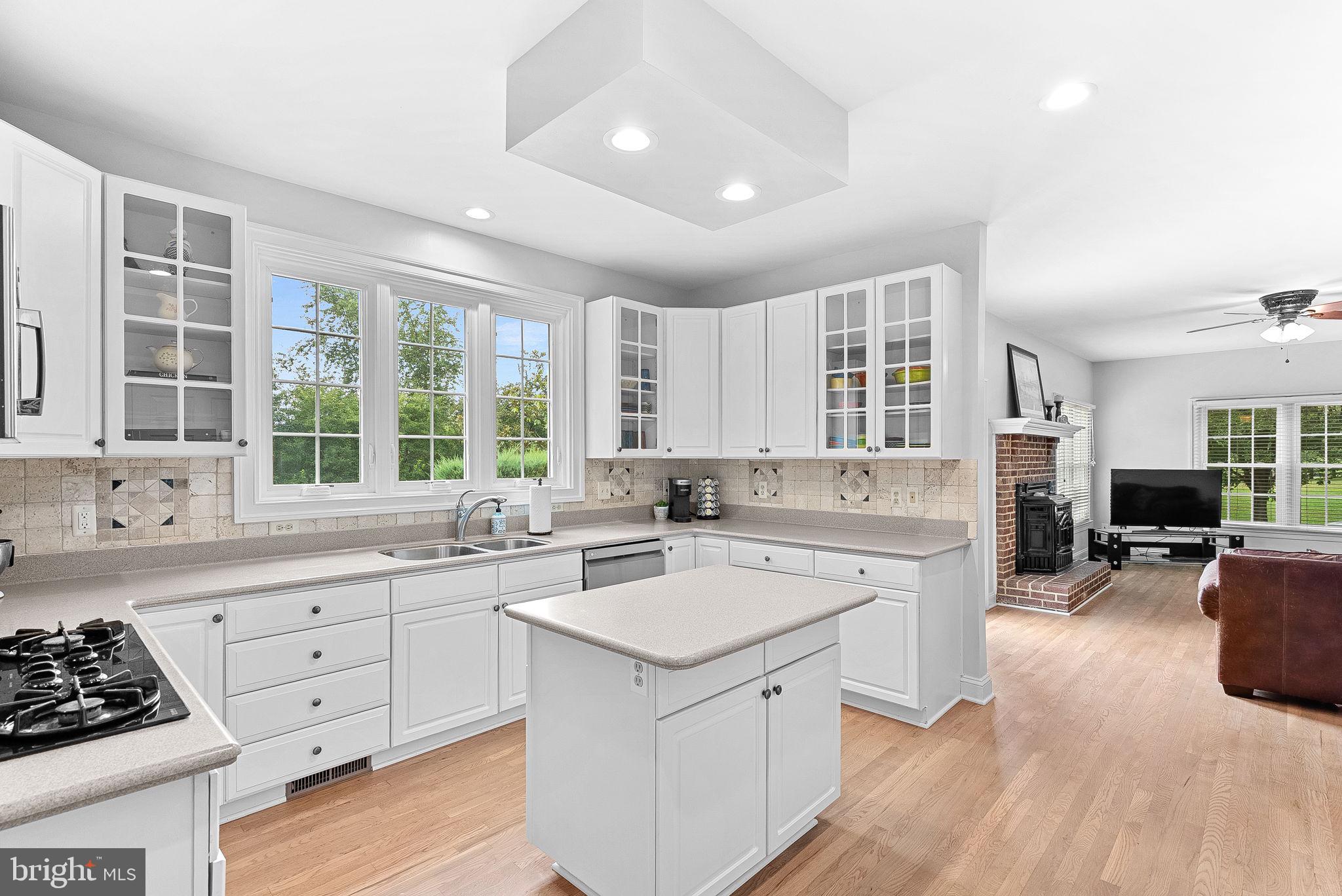 TREVOR HILL - Residential