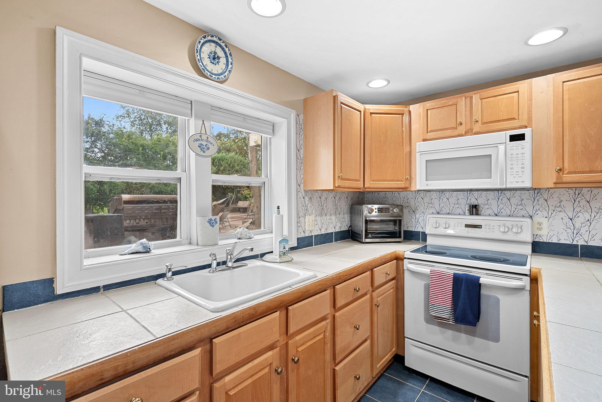 TREVOR HILL - Residential